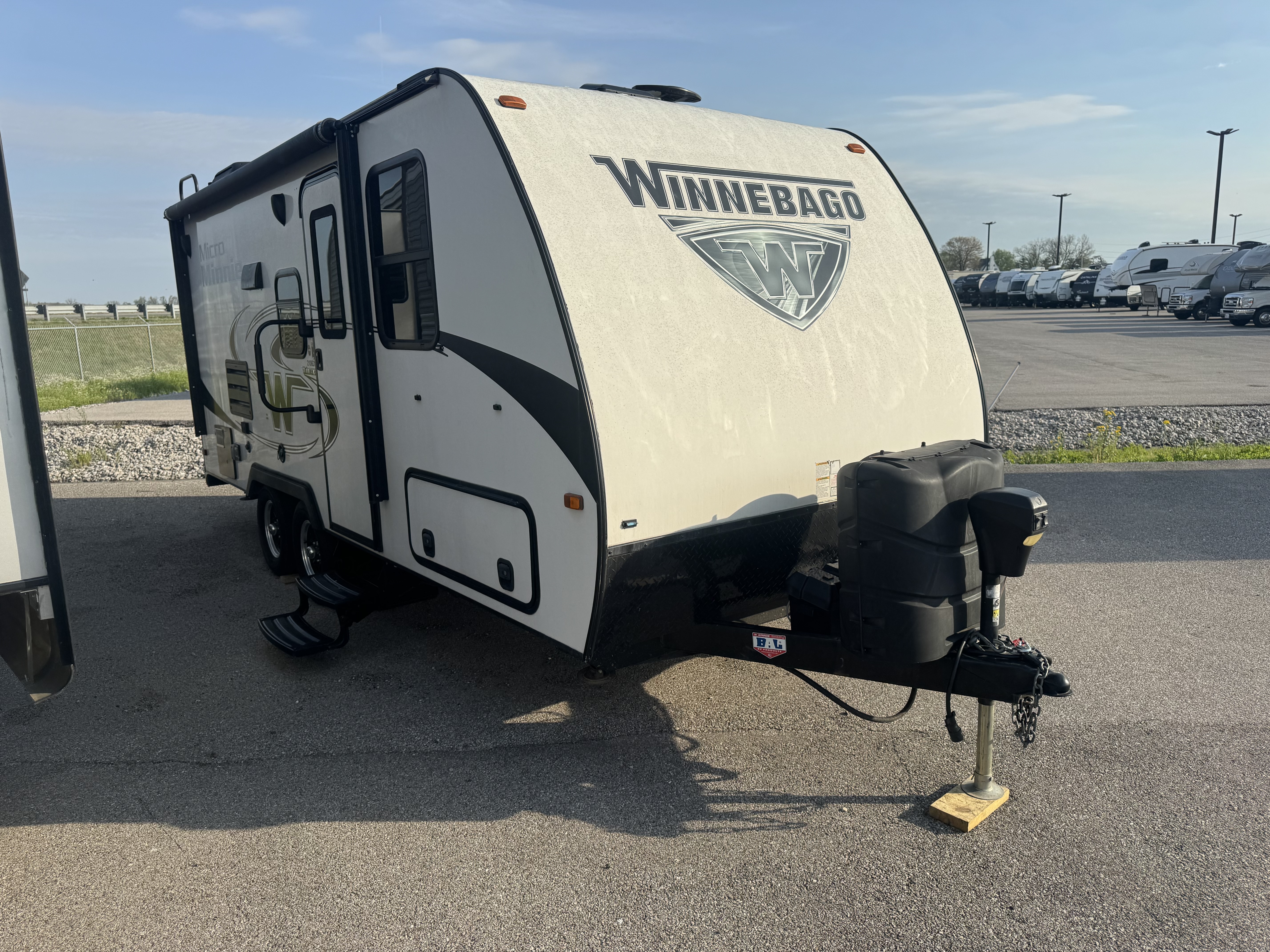 USED 2018 Winnebago MICRO MINNIE 2106DS - American RV