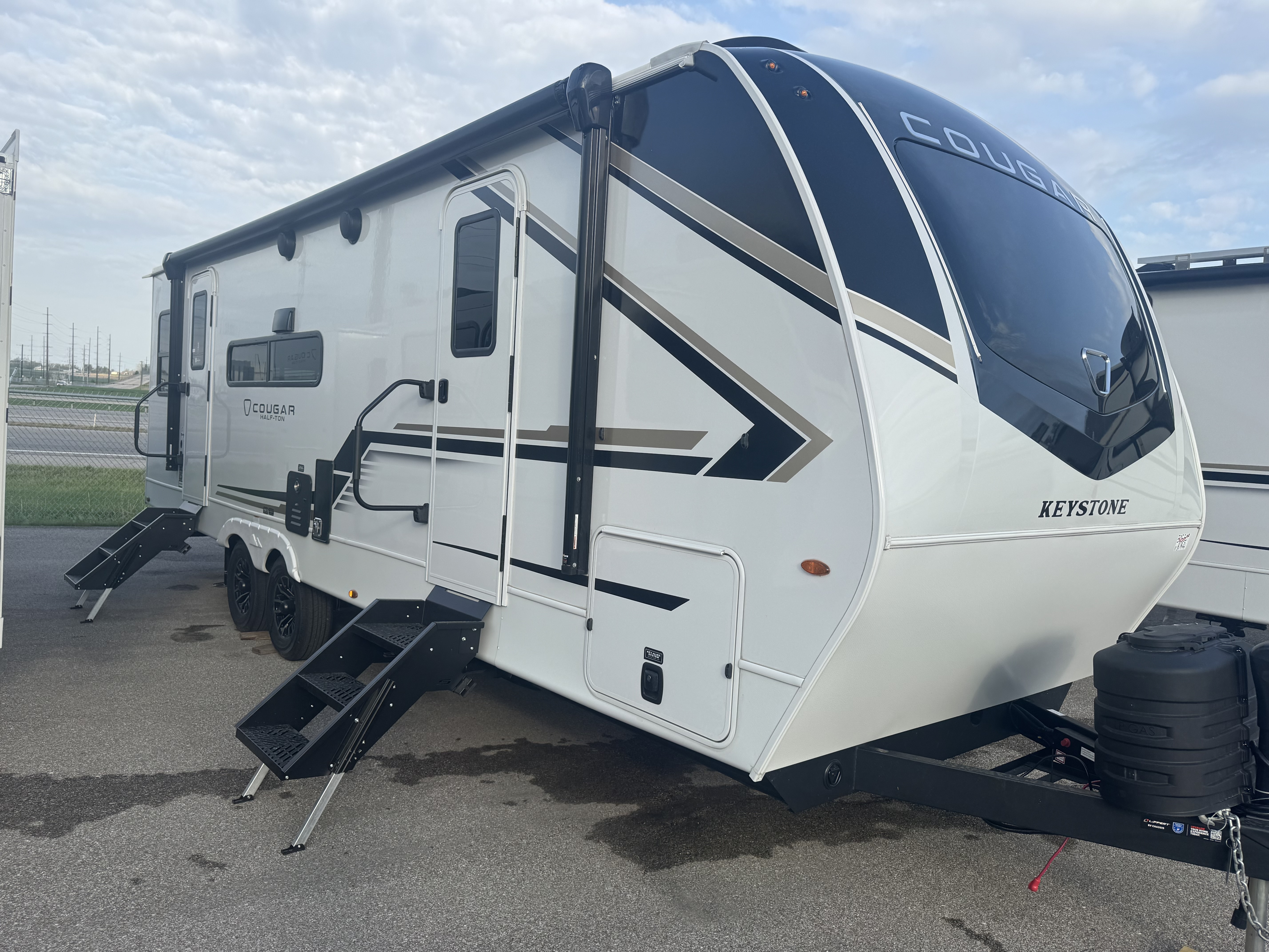 NEW 2026 Keystone COUGAR HALF-TON 25RDS - American RV