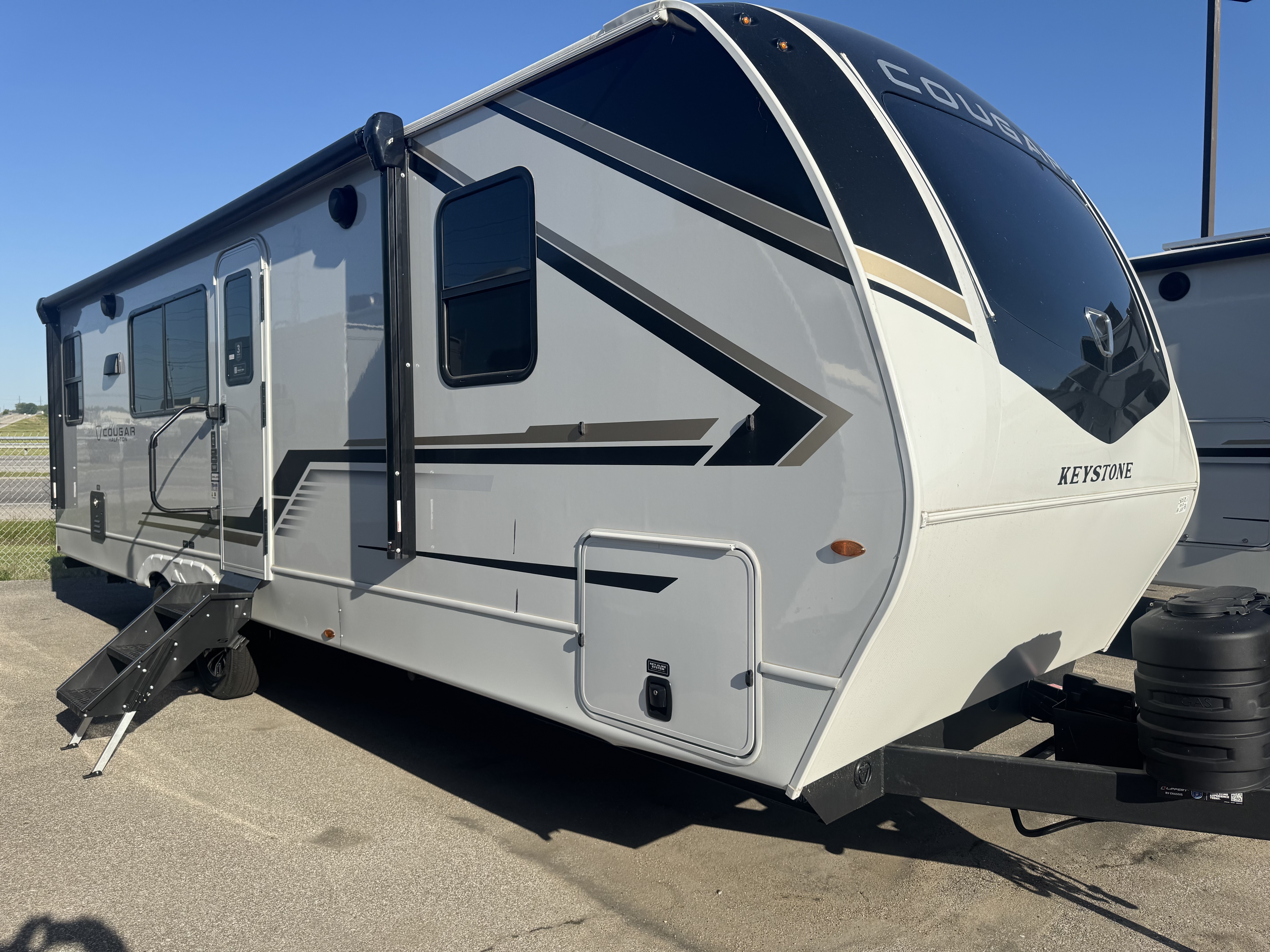 NEW 2026 Keystone COUGAR HALF-TON 26LBW