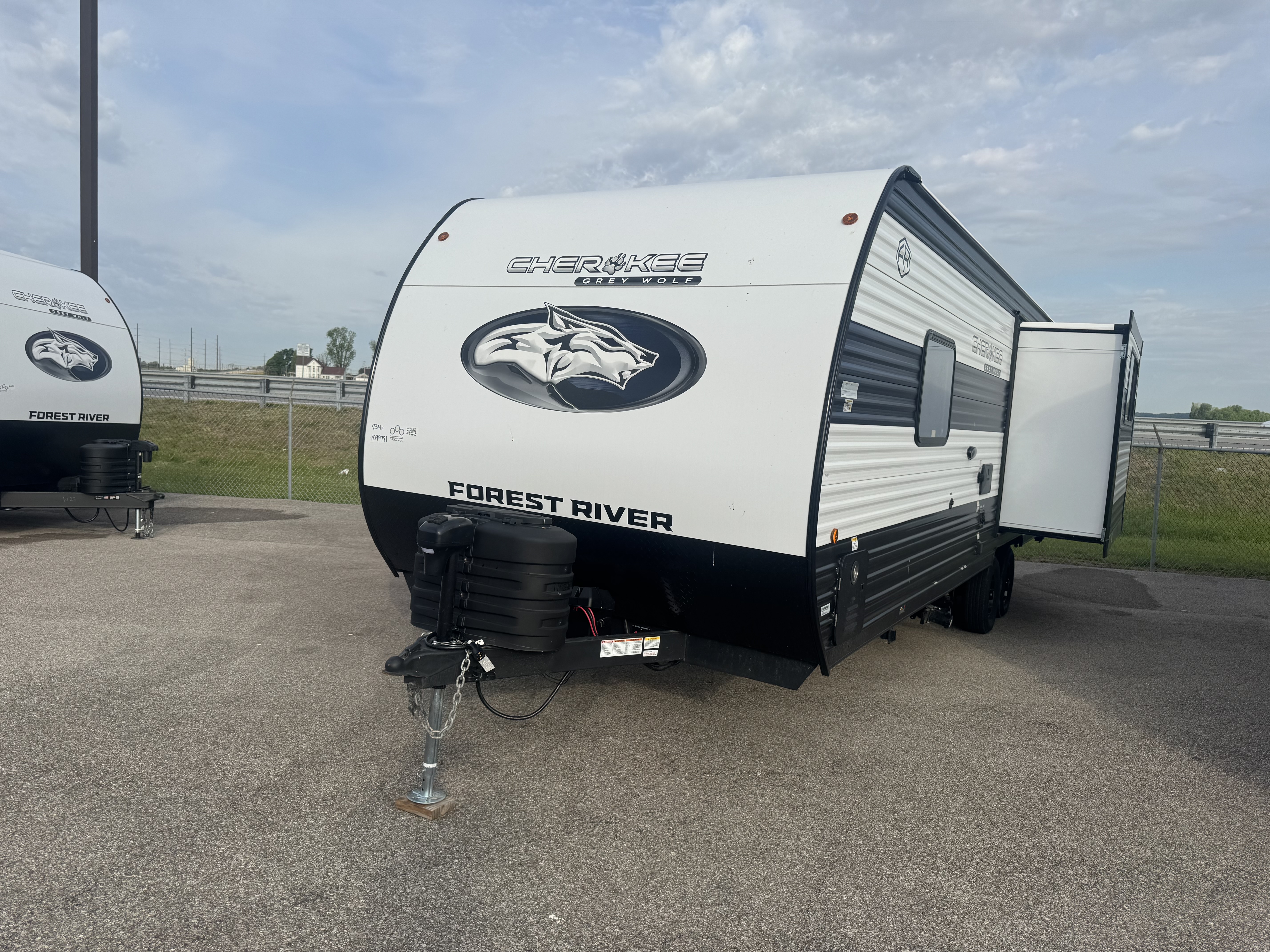 NEW 2026 Forest River CHEROKEE GREY WOLF 23MK
