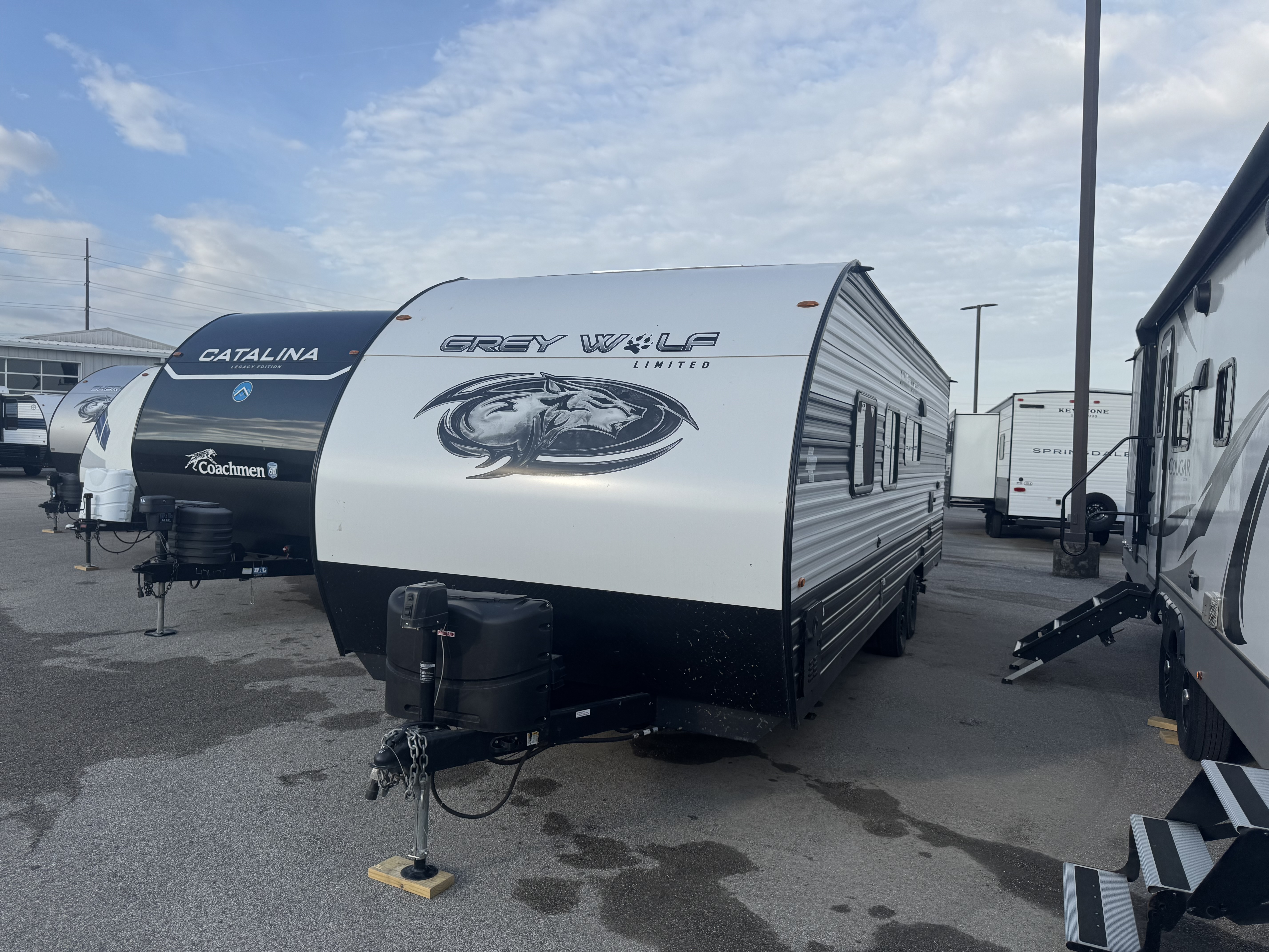 CONSIGNMENT 2023 Forest River CHEROKEE GREY WOLF 26DJSE - American RV