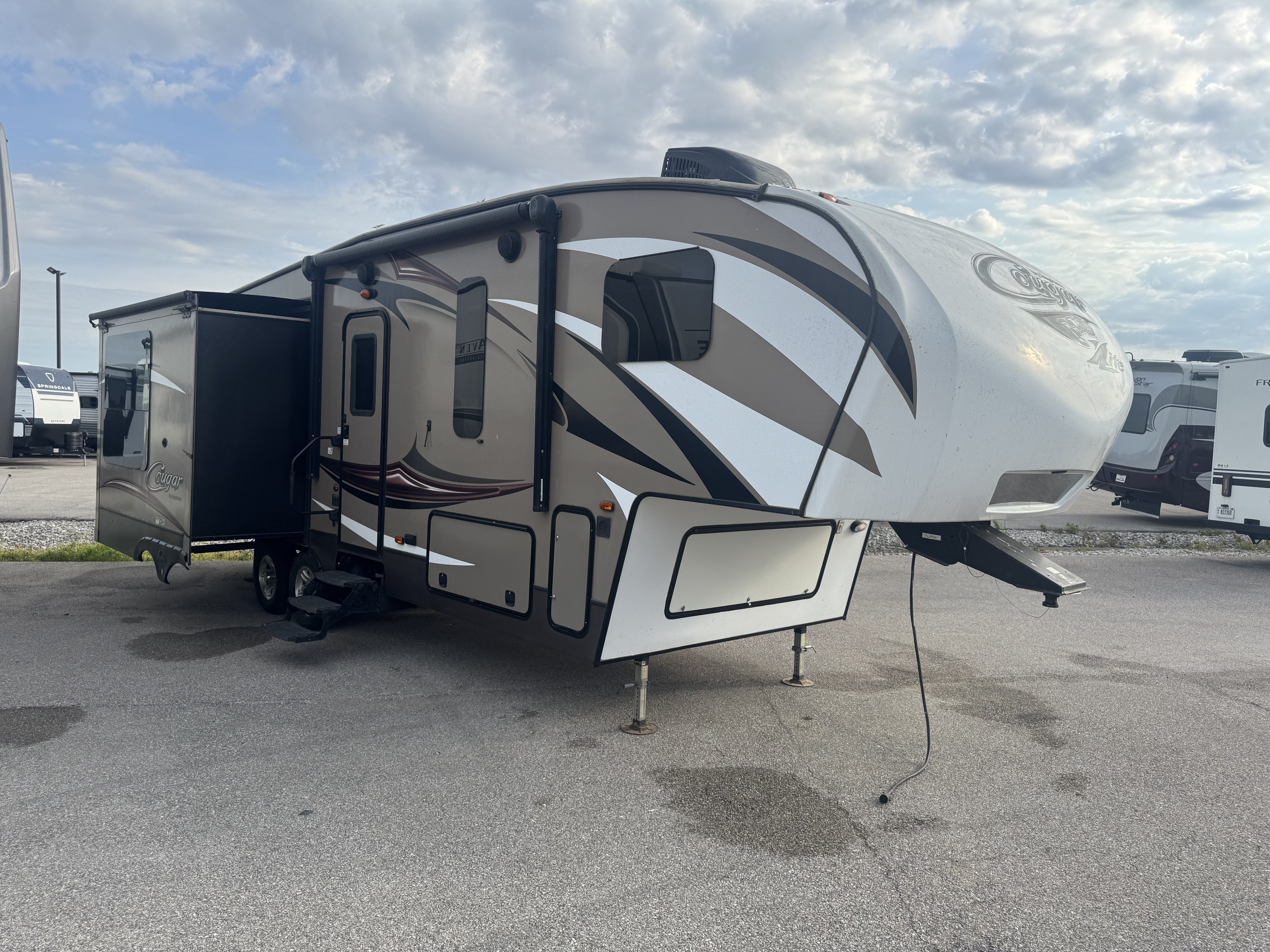 USED 2016 Keystone COUGAR XLITE 28SGS
