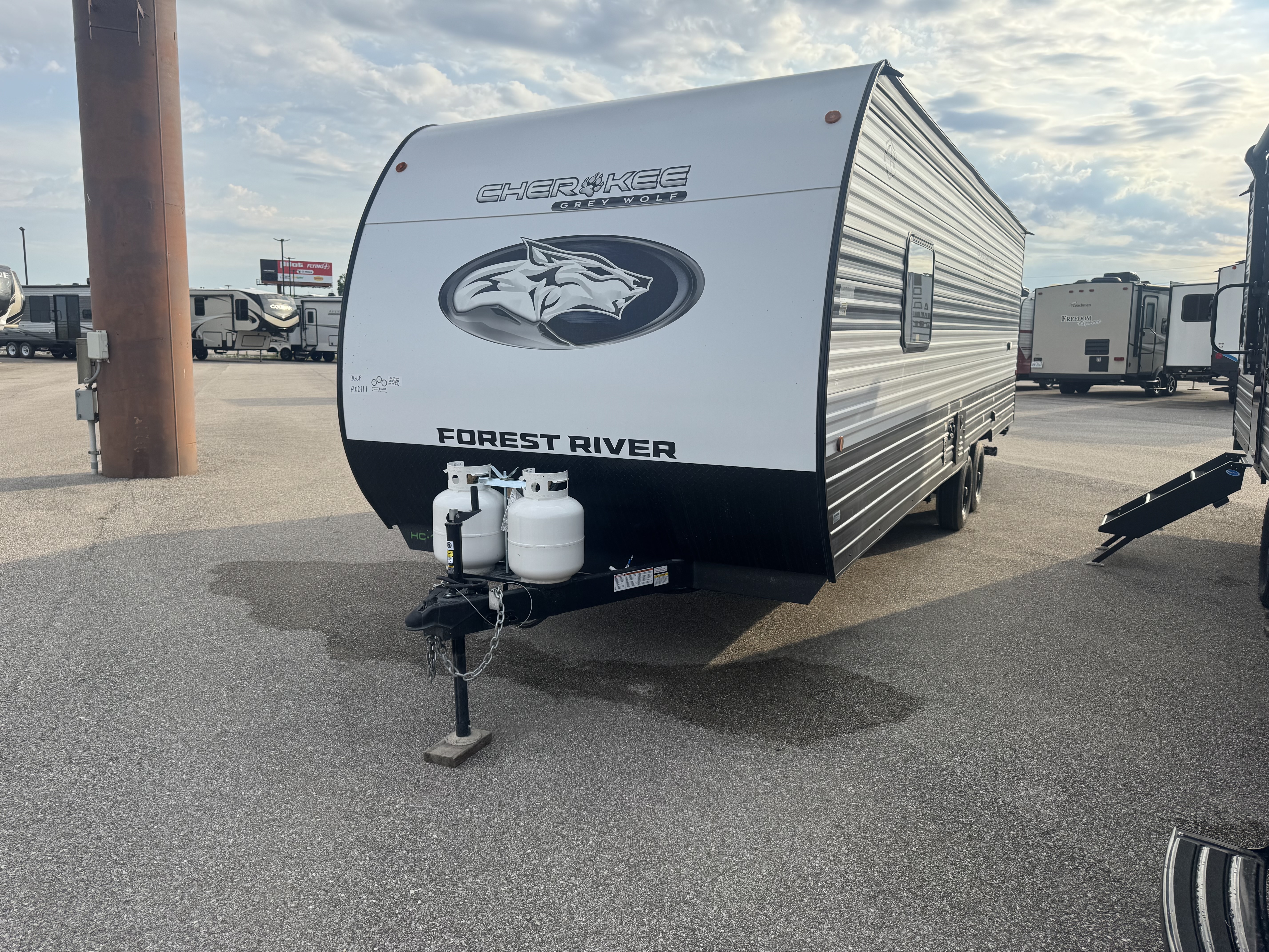 NEW 2026 Forest River CHEROKEE GREY WOLF 26LP