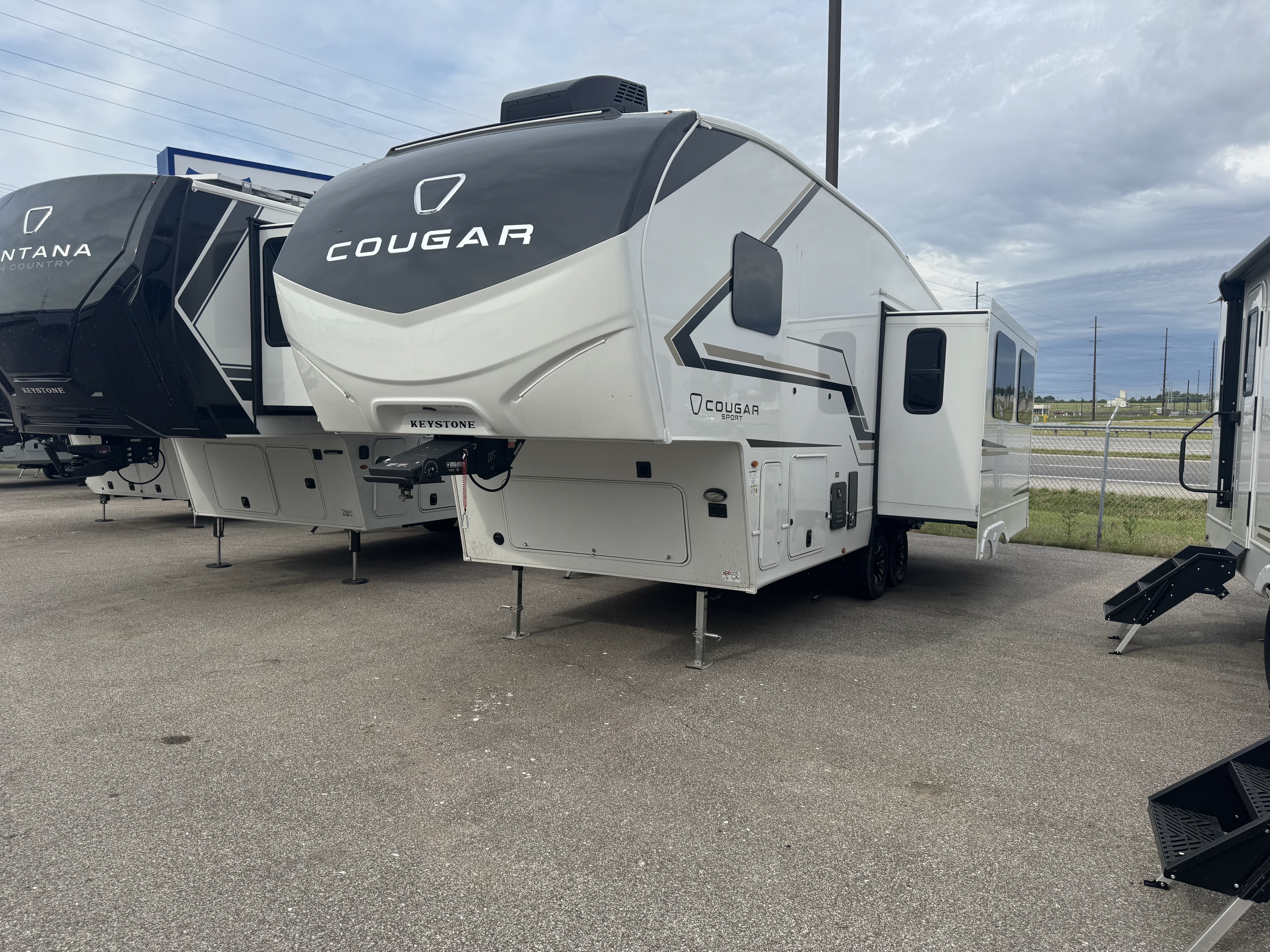NEW 2026 Keystone COUGAR HALF-TON 2400RE