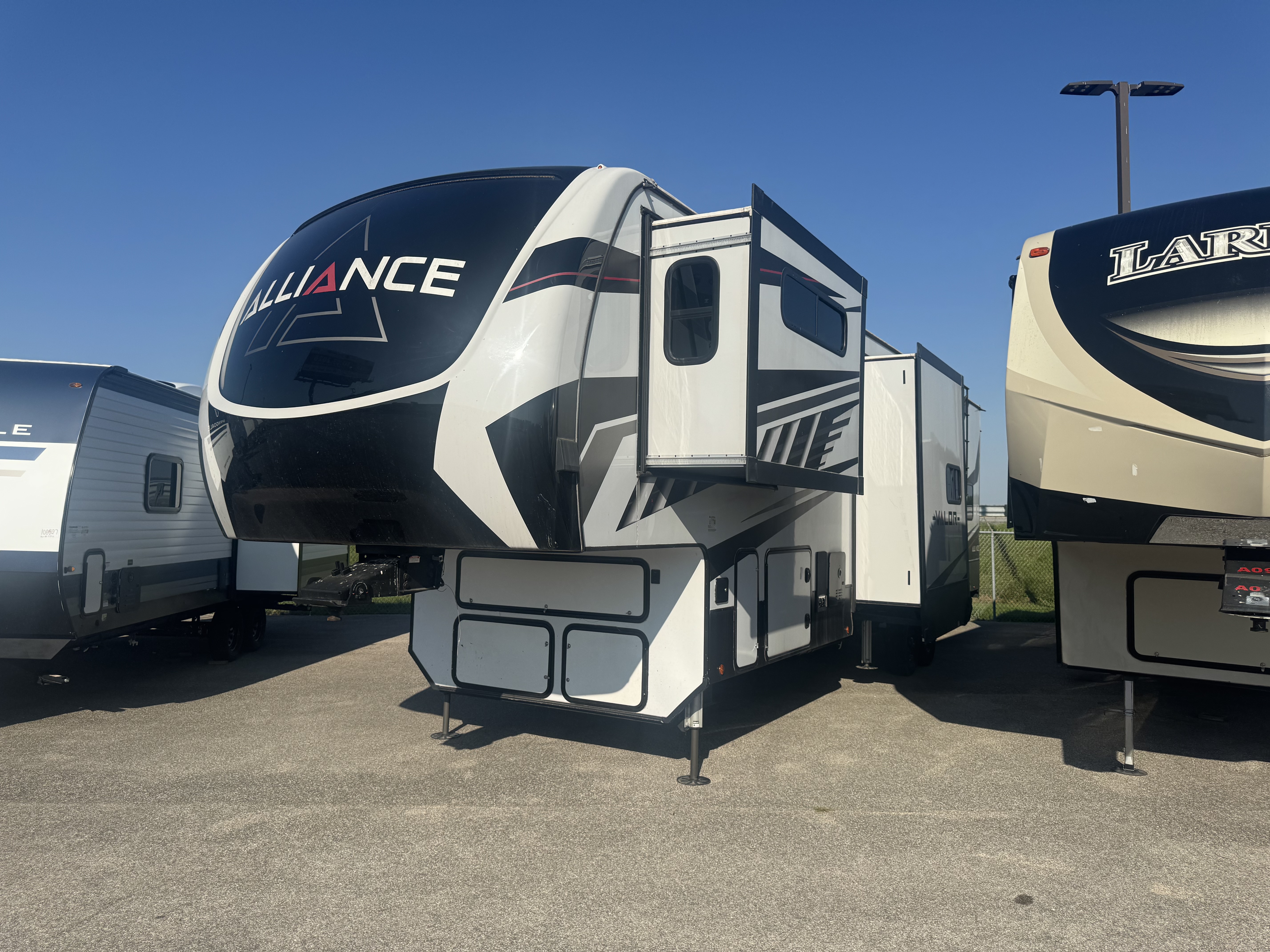 USED 2022 Alliance Rv VALOR 36V11