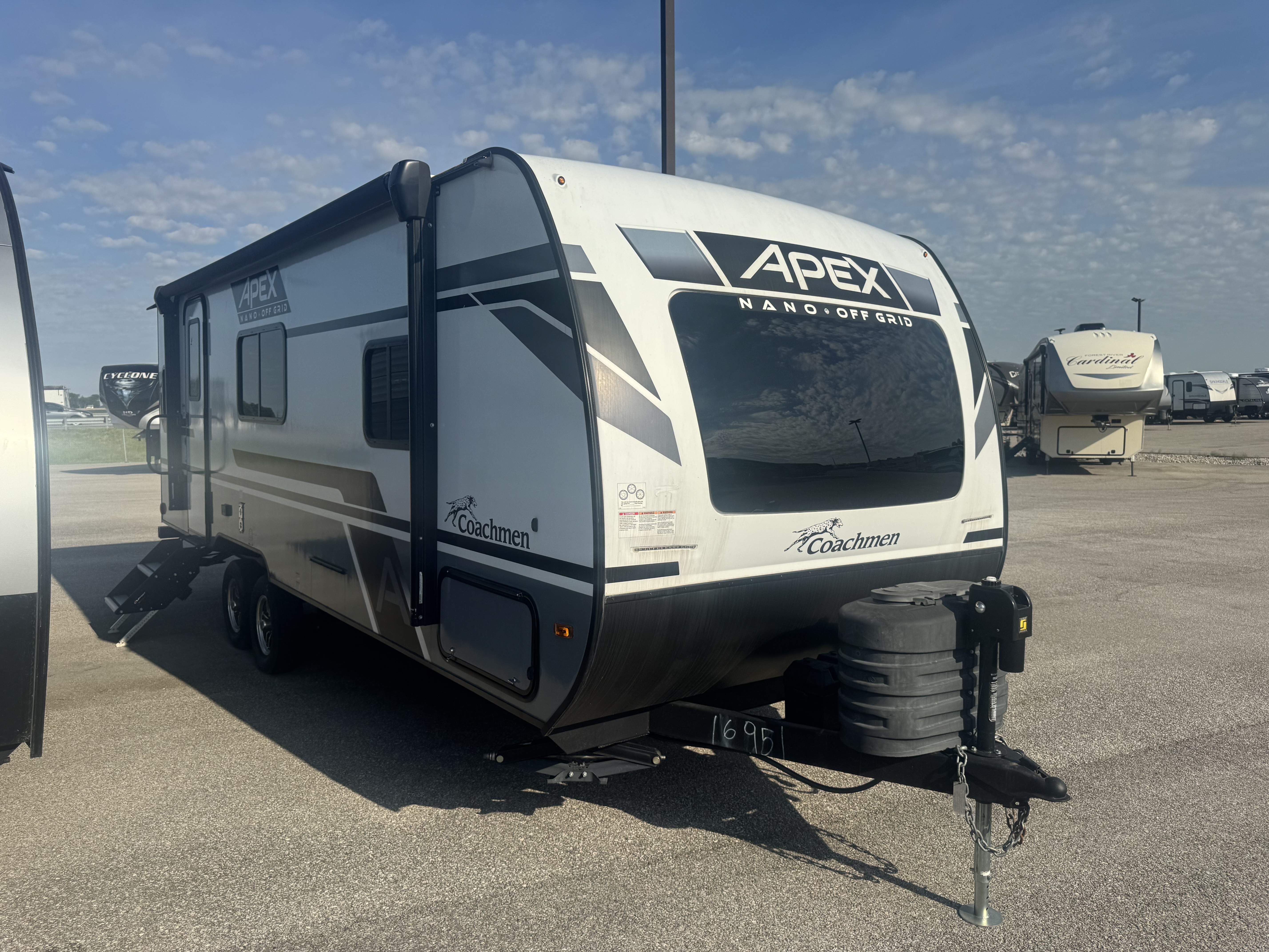 CONSIGNMENT 2024 Coachmen APEX NANO 221RLS - American RV
