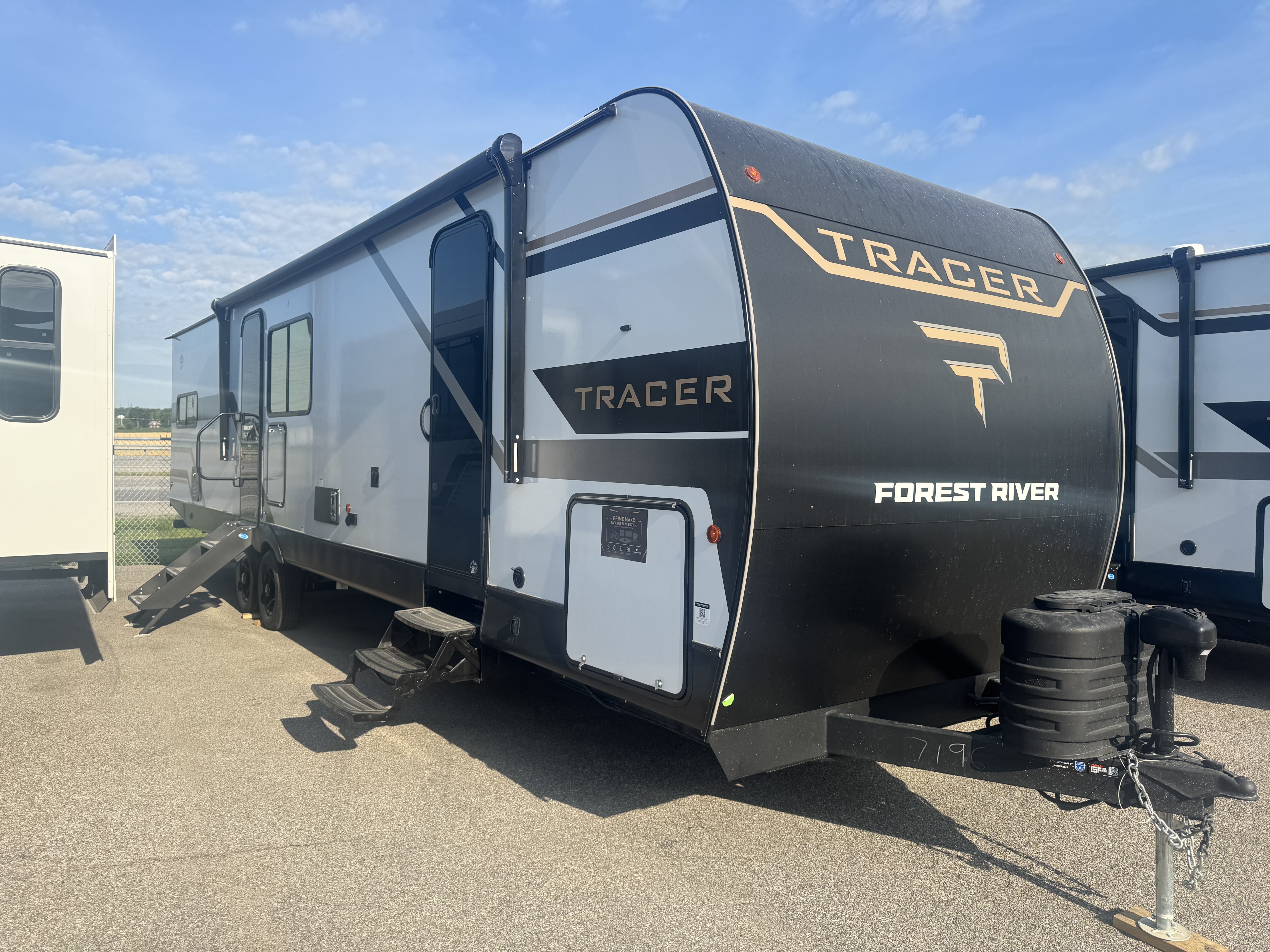 NEW 2027 Prime Time TRACER 295DB - American RV