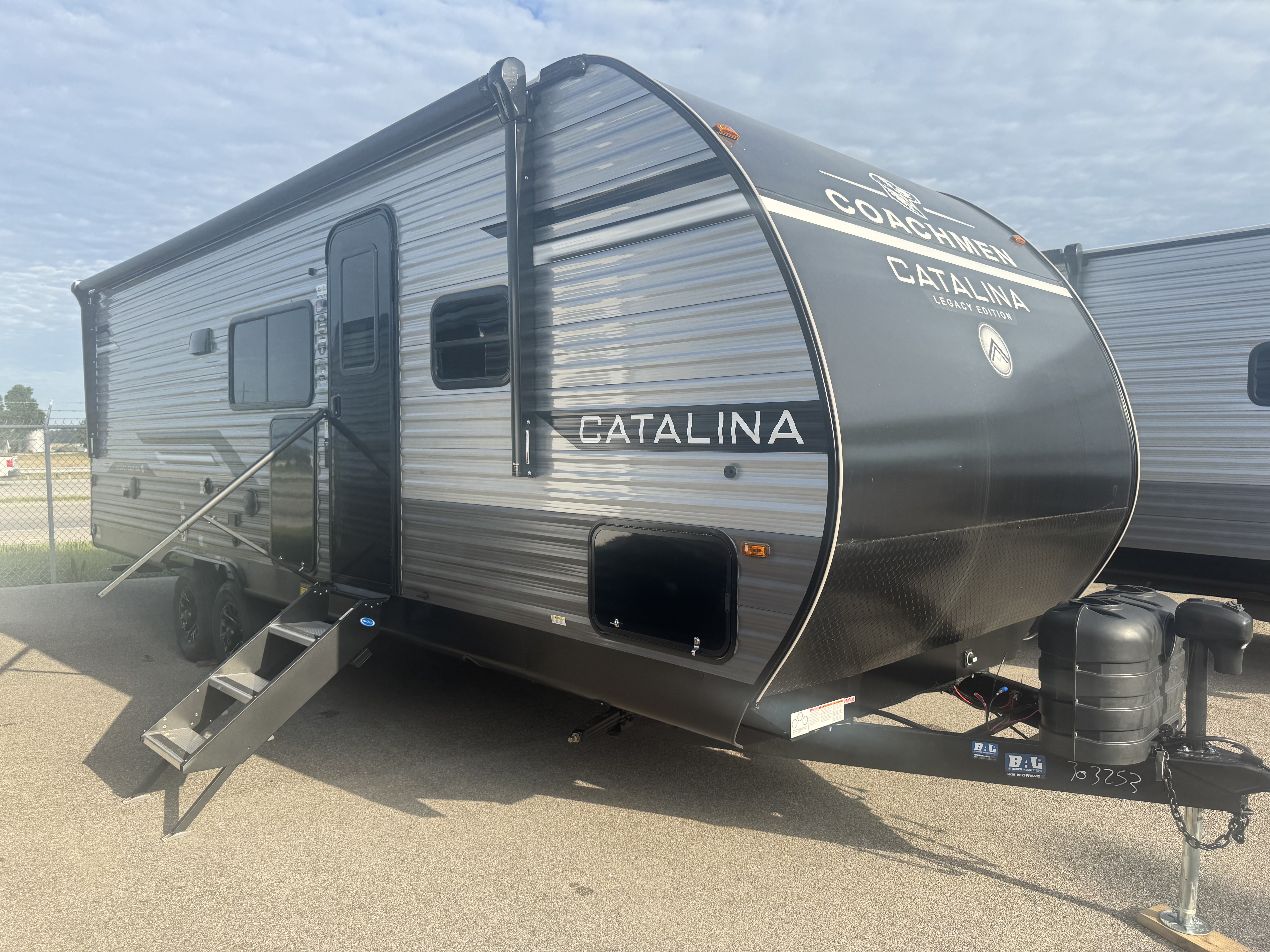 NEW 2027 Coachmen CATALINA 243RBSLE
