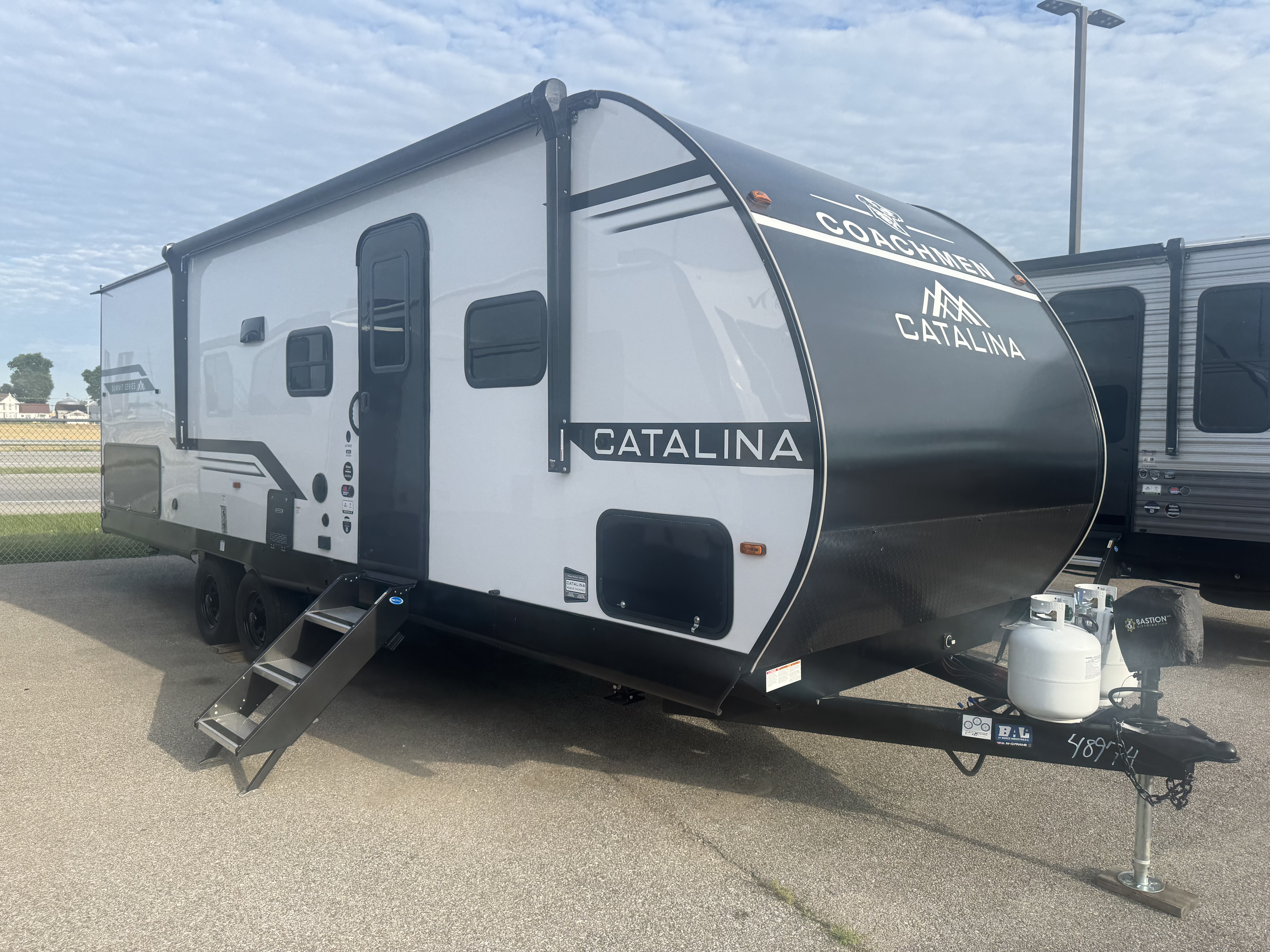 NEW 2027 Coachmen CATALINA SUMMIT 261BHS