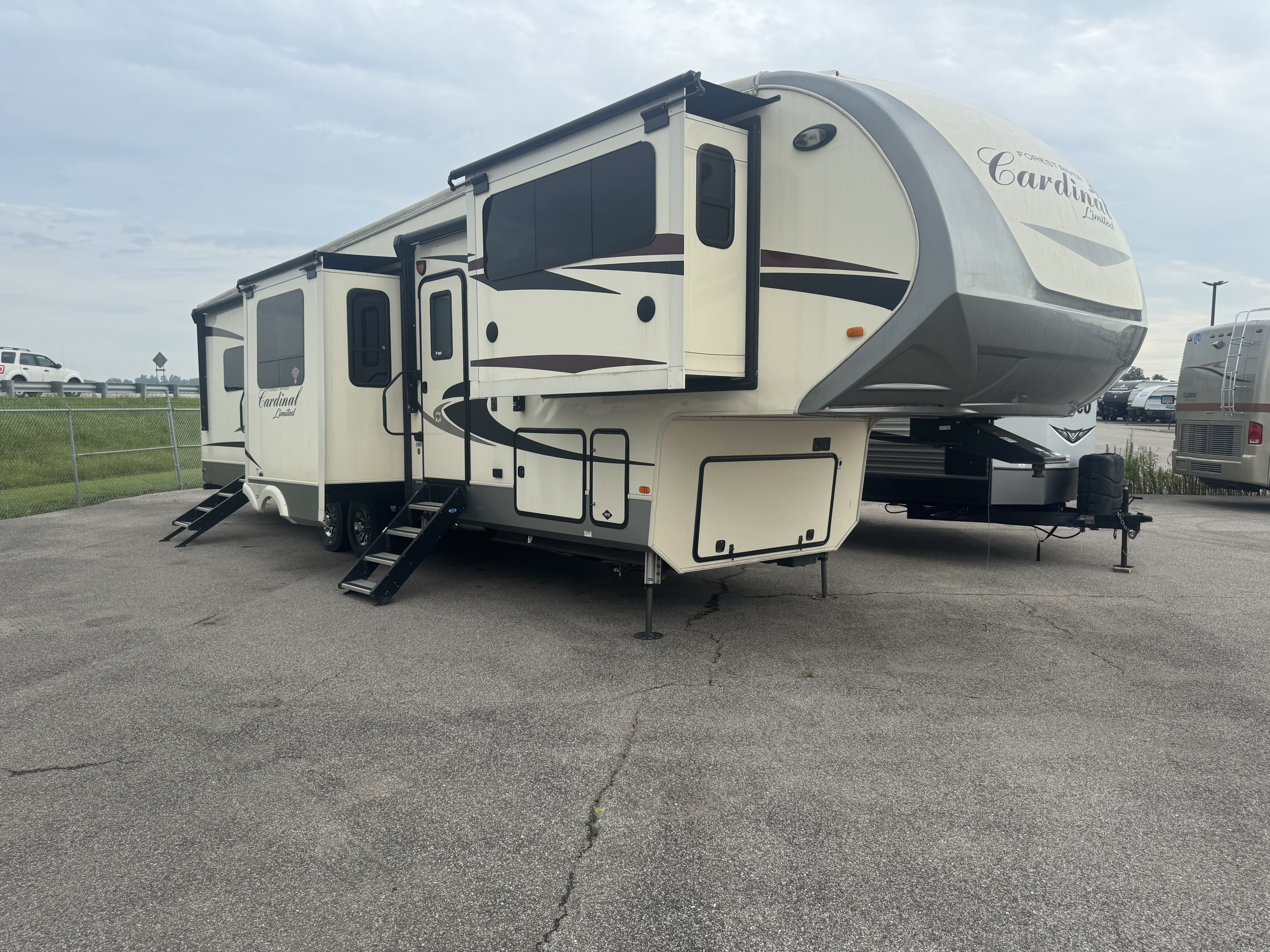 USED 2019 Forest River CARDINAL LE 3888FLLE - American RV