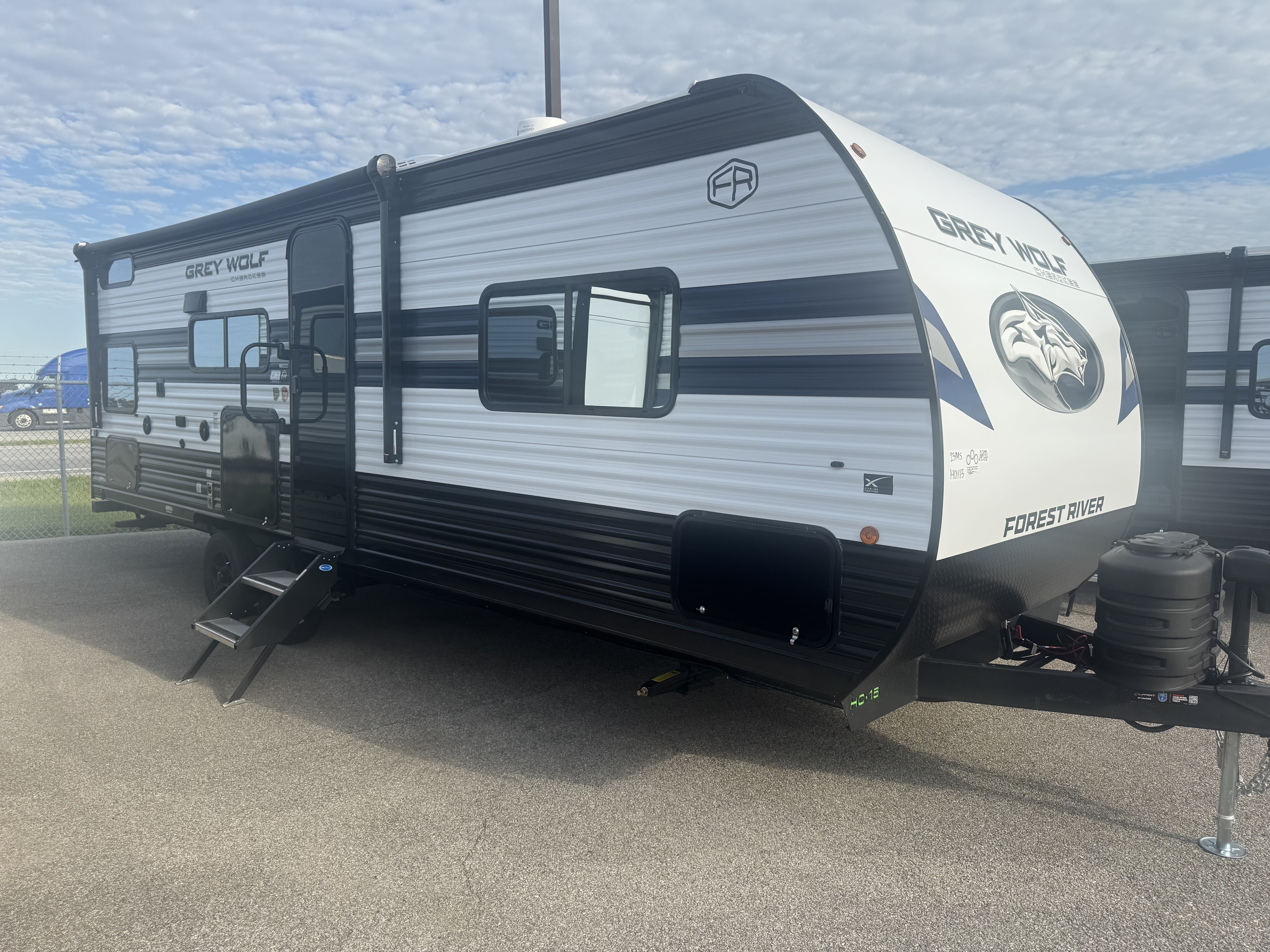 NEW 2027 Forest River CHEROKEE GREY WOLF 23MS - American RV