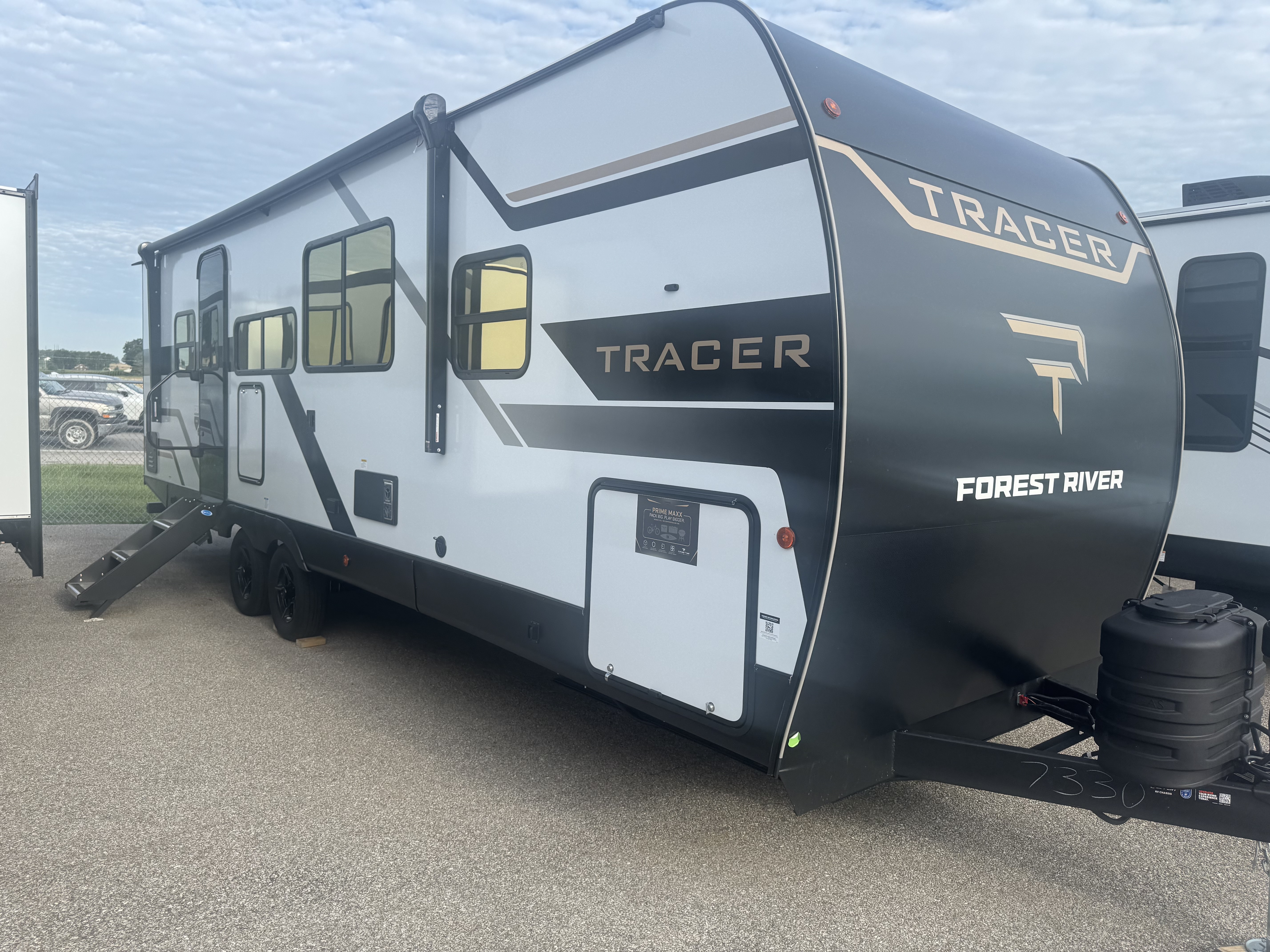 NEW 2027 Prime Time TRACER 255DS