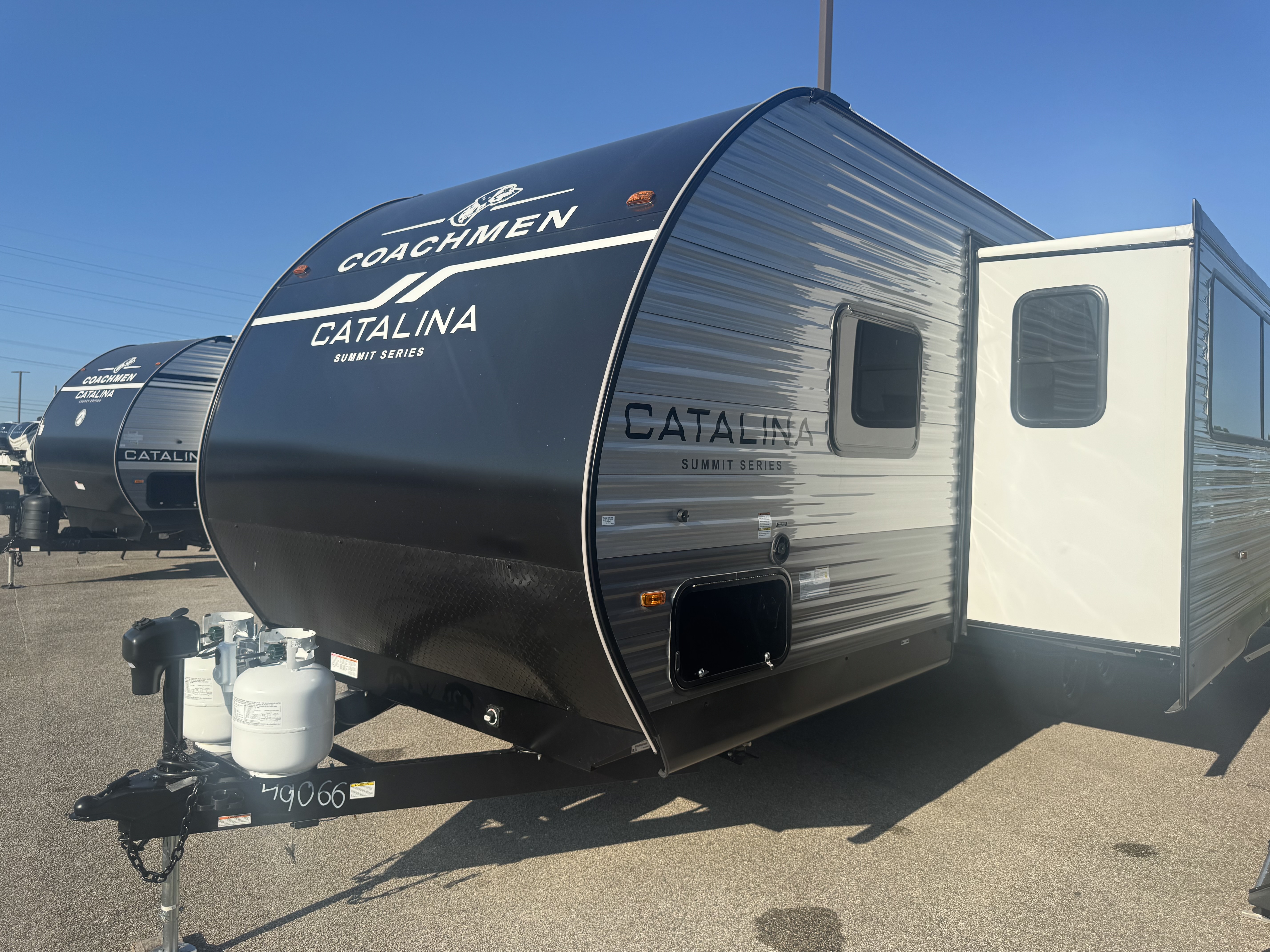 NEW 2027 Coachmen CATALINA SUMMIT 261BHS - American RV