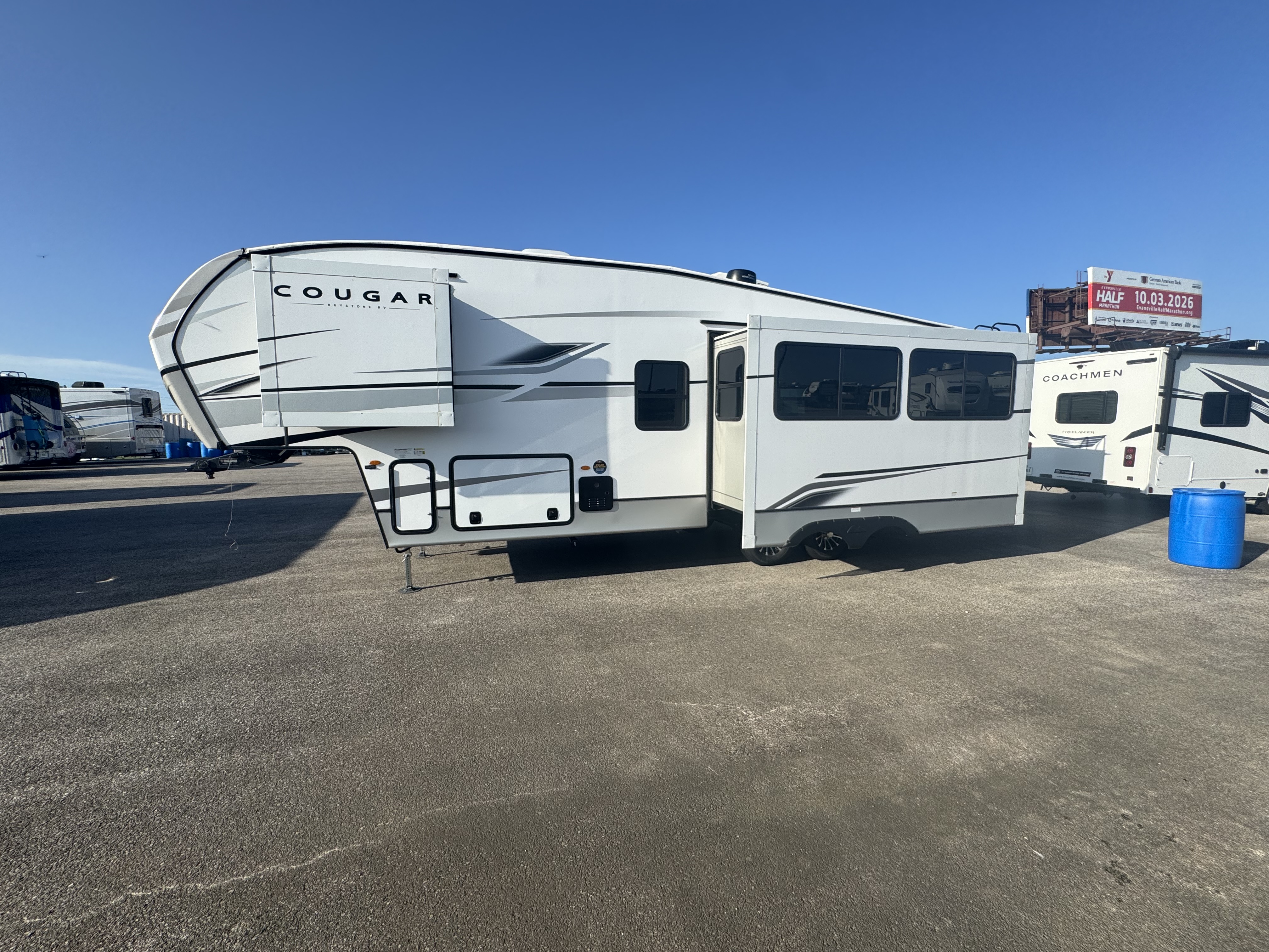 USED 2024 Keystone COUGAR HALF-TON 29RKS - American RV