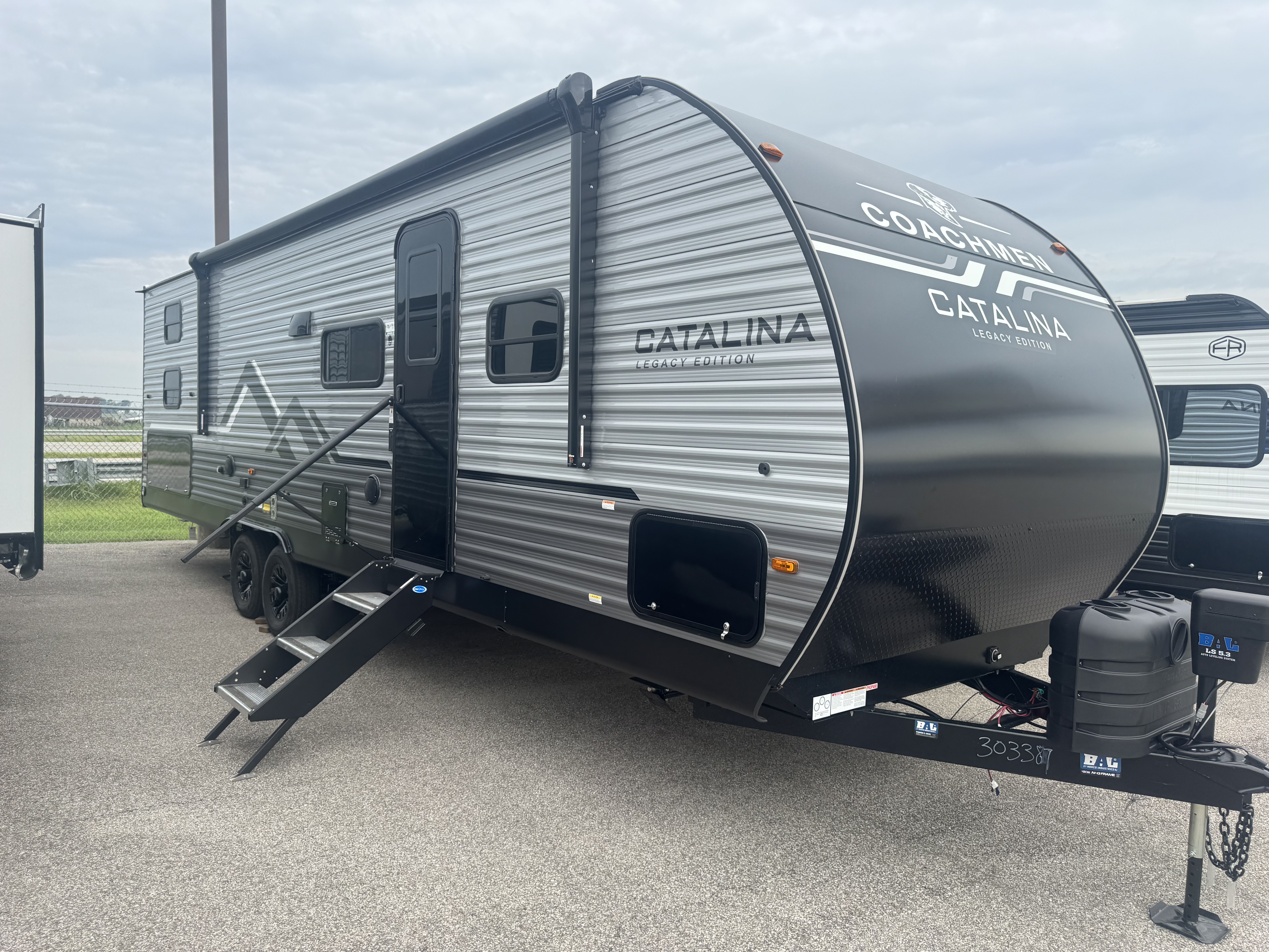 NEW 2027 Coachmen CATALINA 293QBCKLE