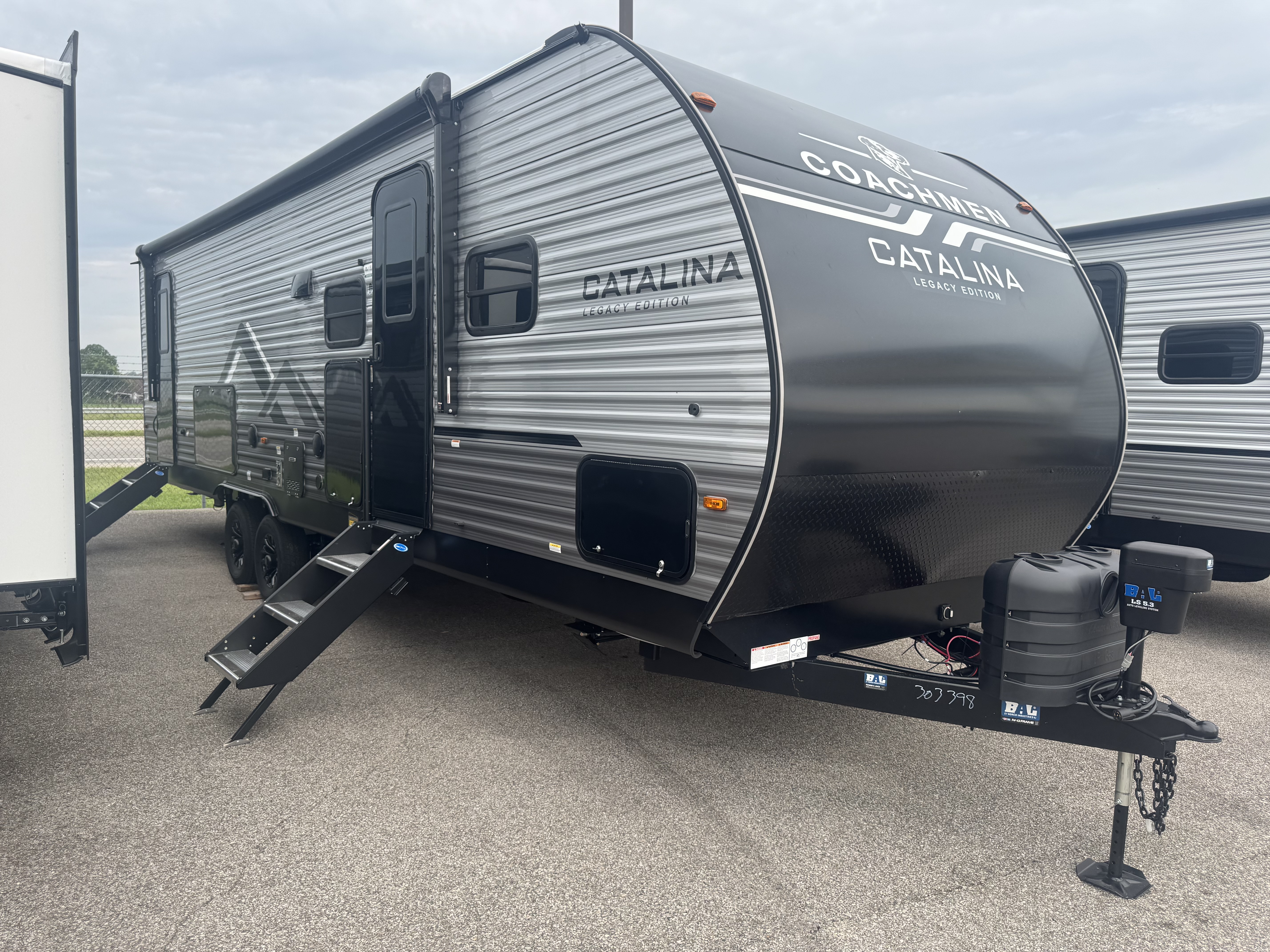 NEW 2027 Coachmen CATALINA 273DBHCKLE