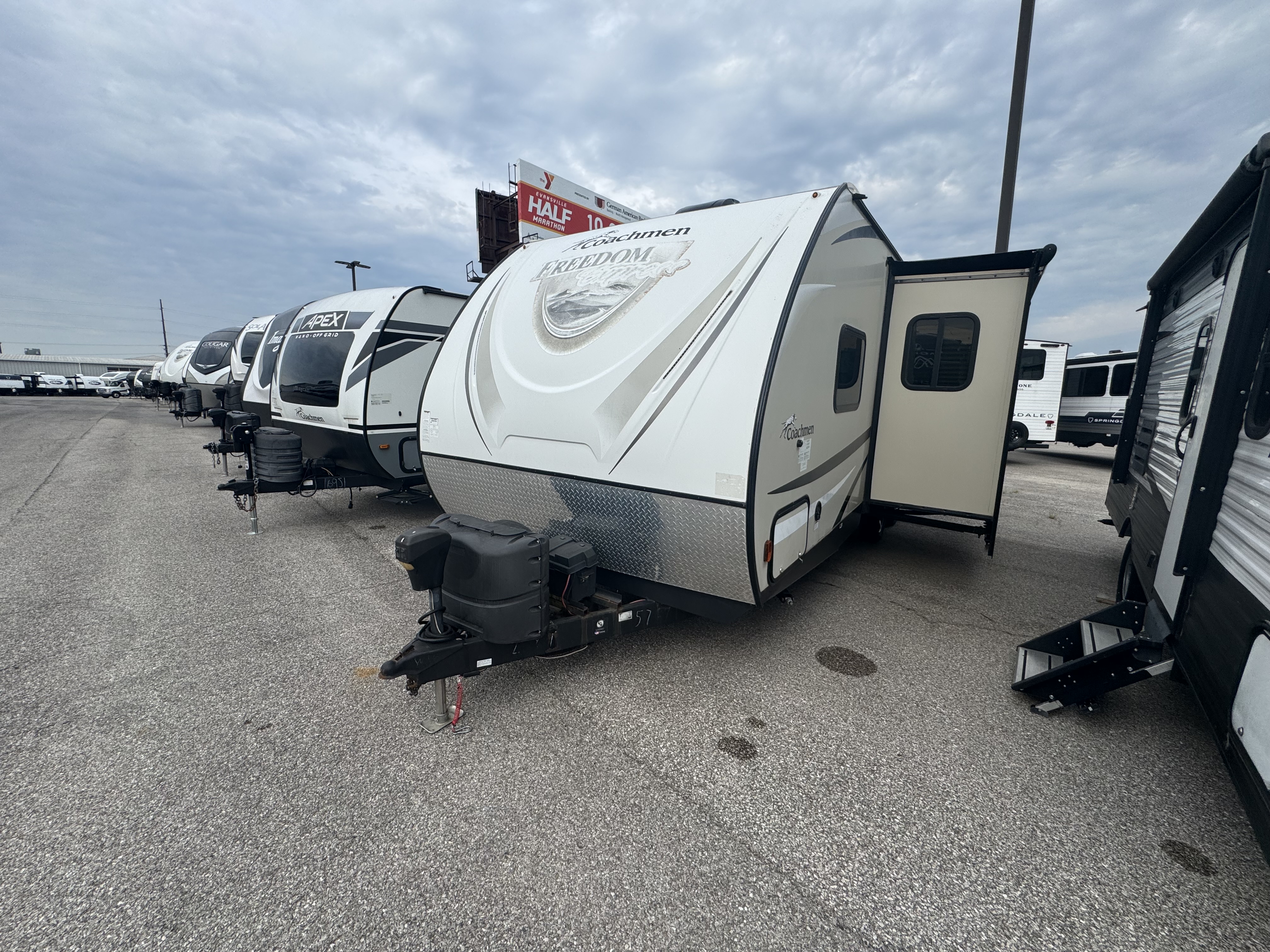 USED 2017 Forest River FREEDOM EXPRESS 257BHS