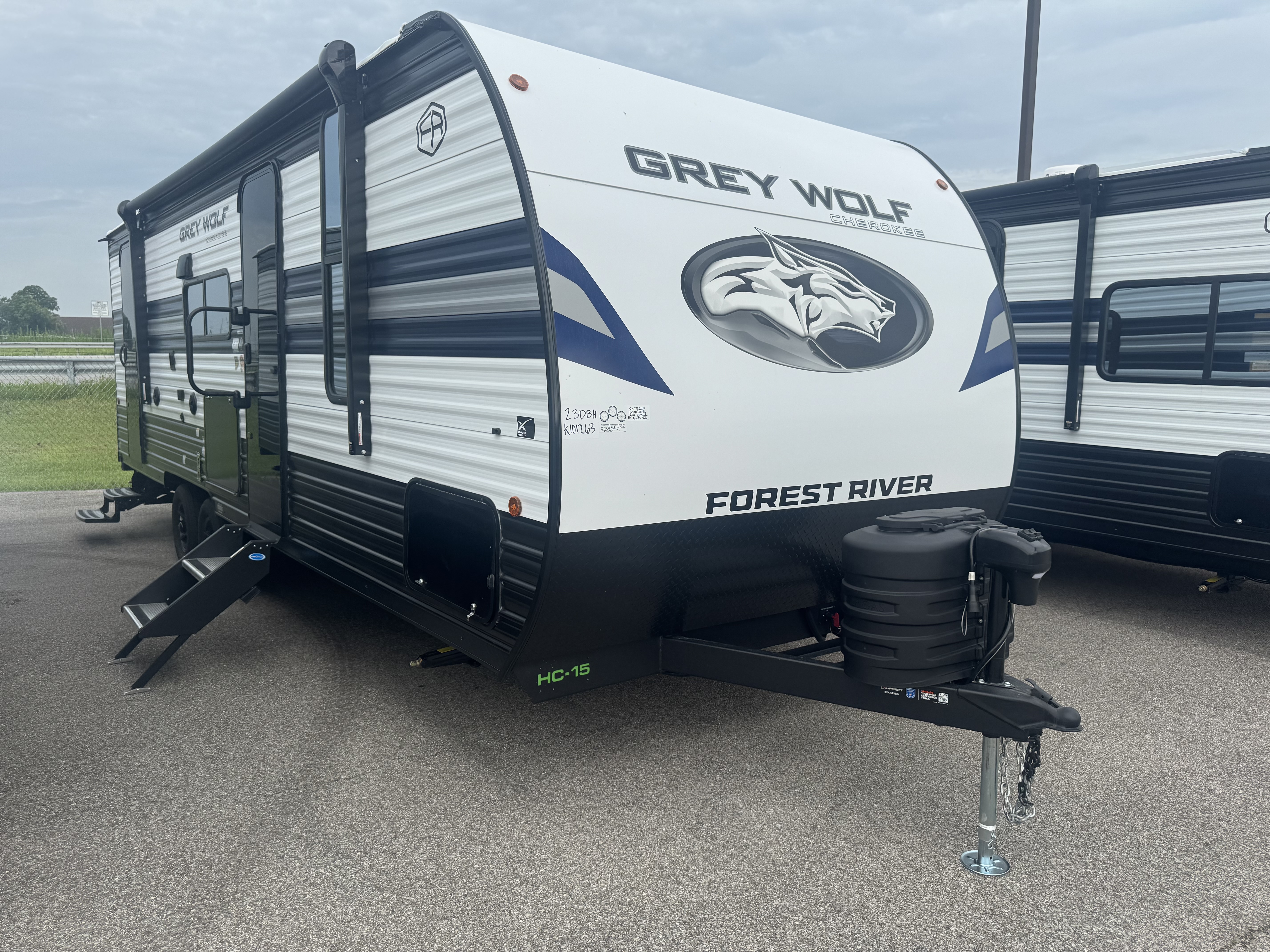 NEW 2027 Forest River CHEROKEE GREY WOLF 23DBH