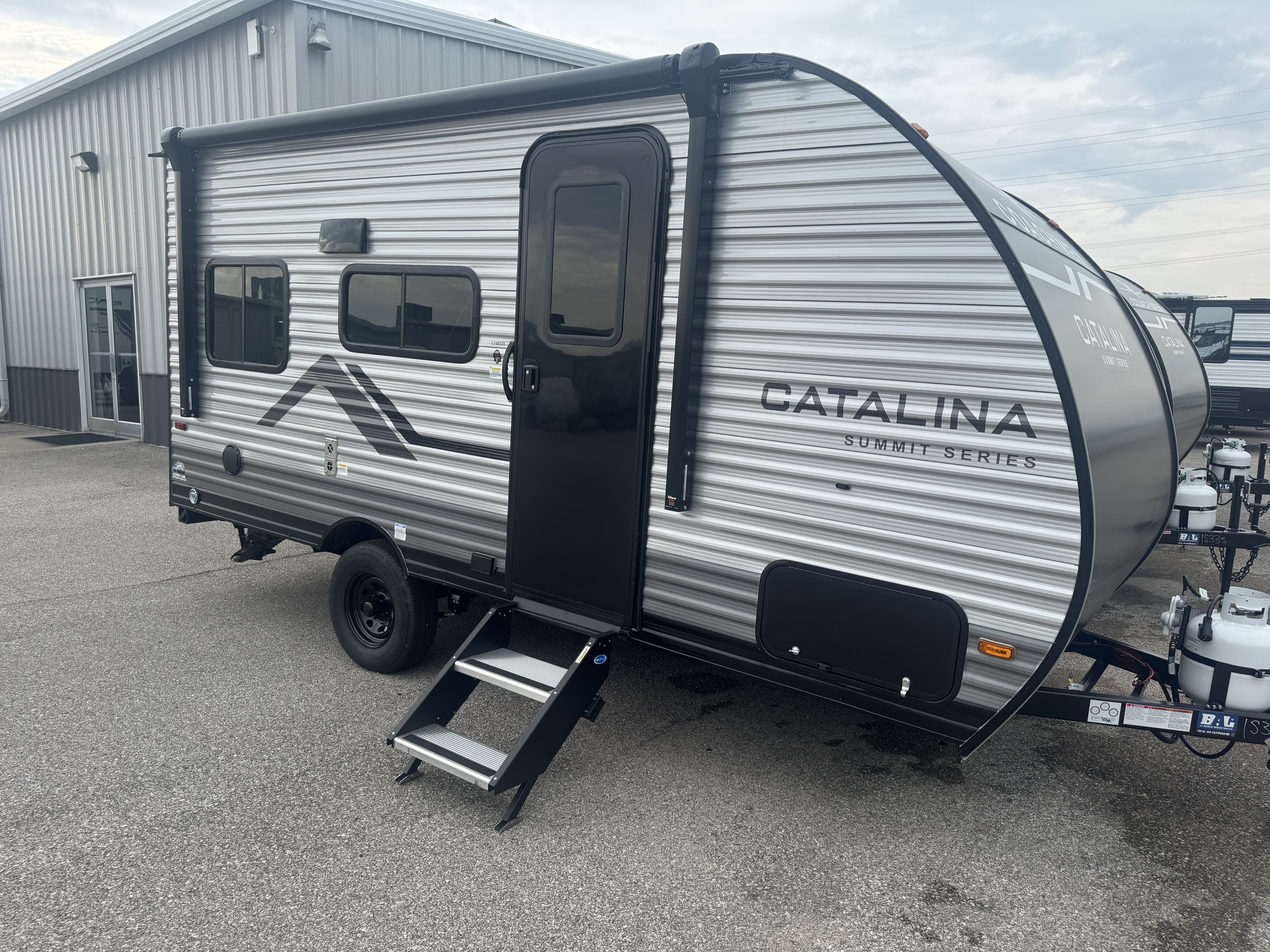 NEW 2027 Coachmen CATALINA SUMMIT 154RDX - American RV