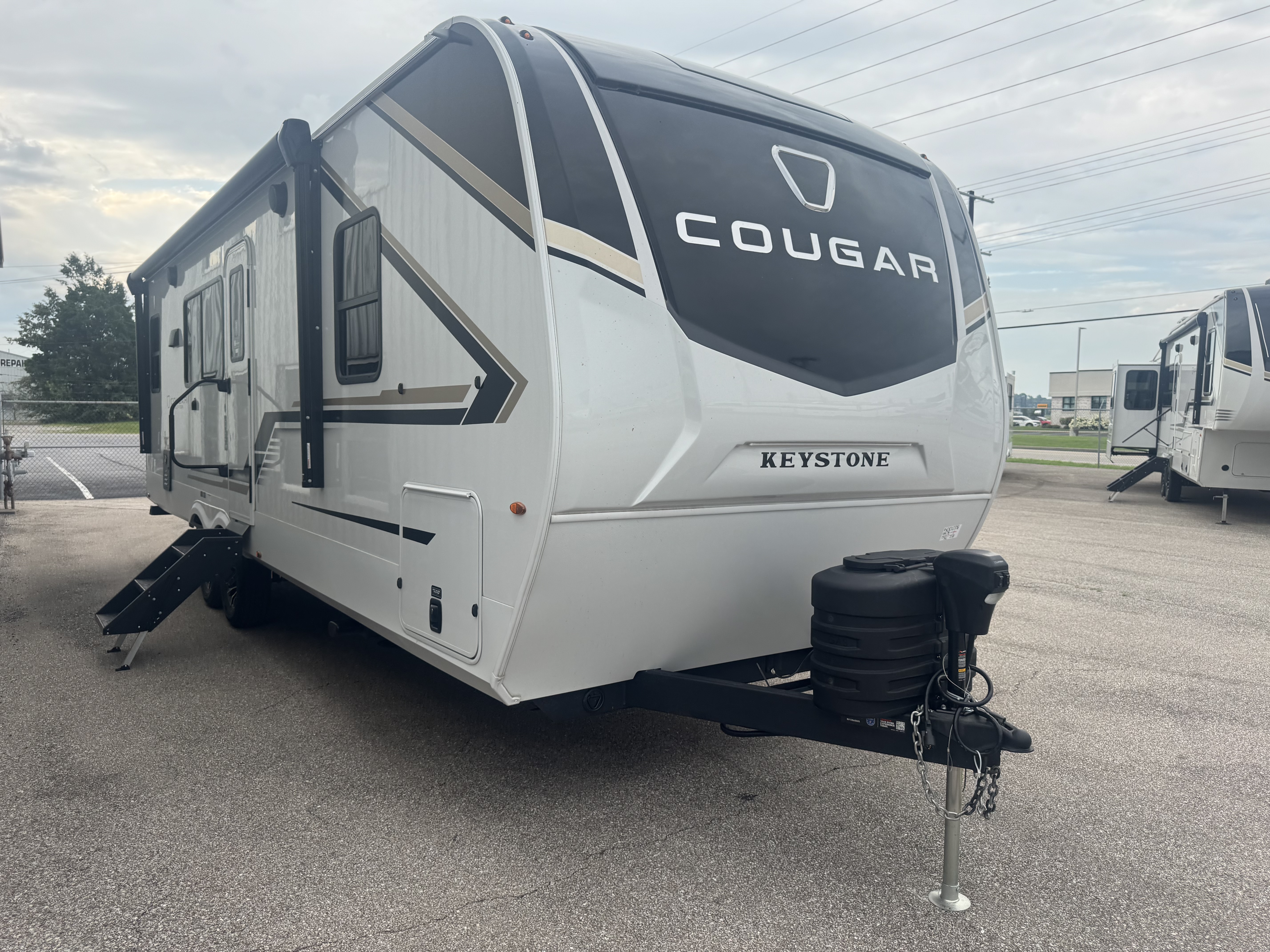NEW 2027 Keystone COUGAR HALF-TON 26LBW