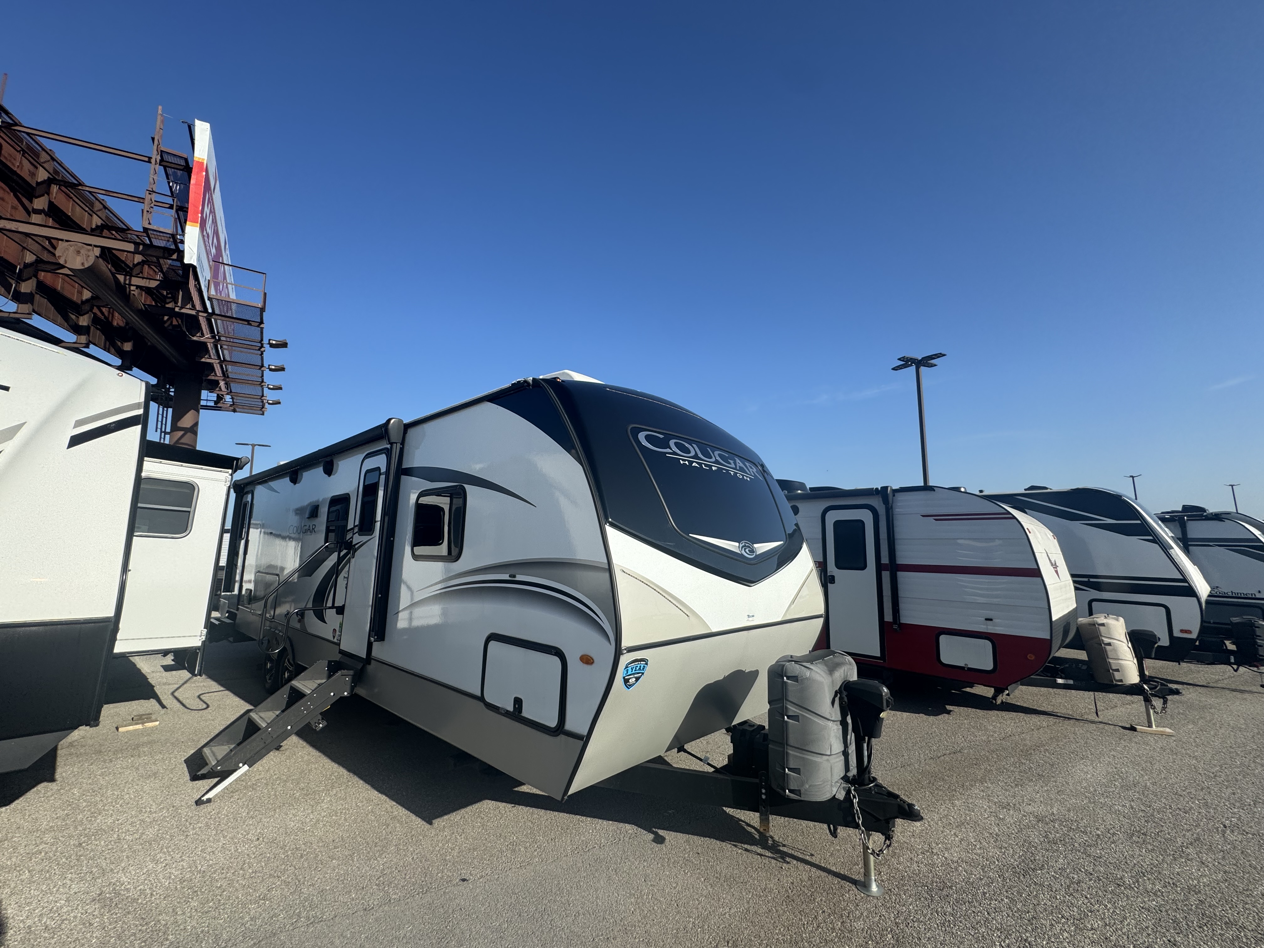 CONSIGNMENT 2022 Keystone COUGAR HALF-TON 29BHS - American RV