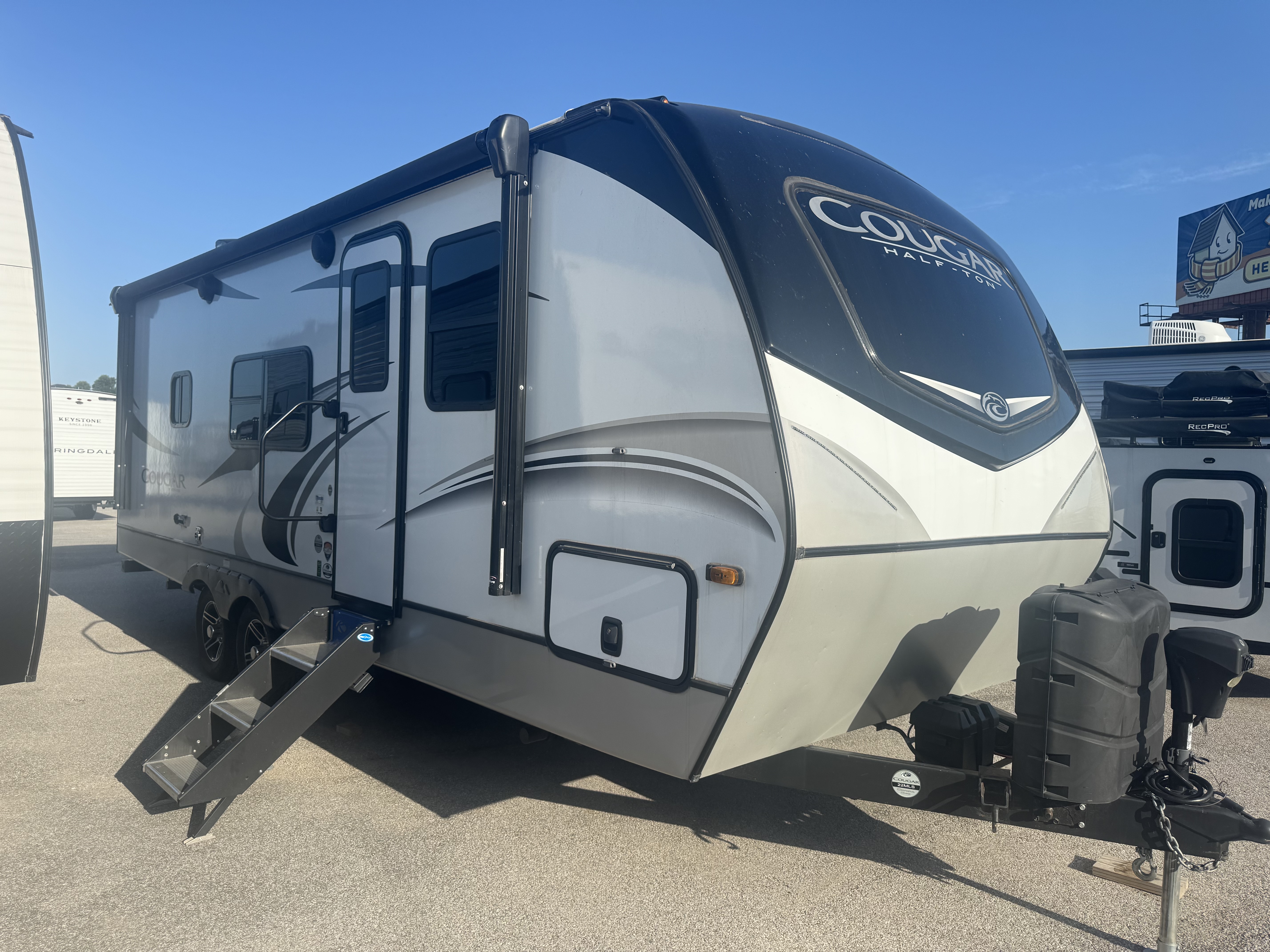 USED 2021 Keystone COUGAR HALF-TON 22MLS