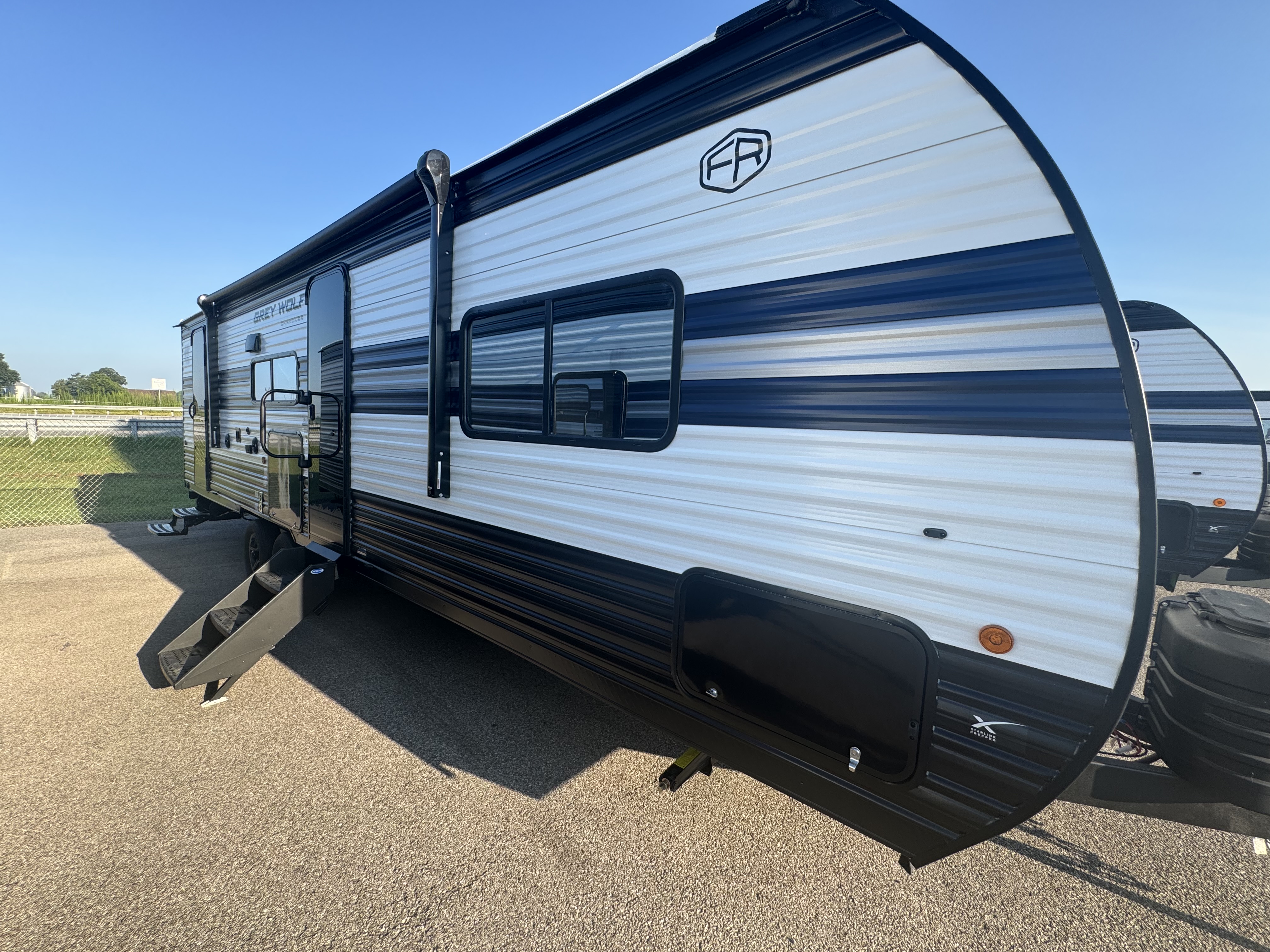 NEW 2027 Forest River CHEROKEE GREY WOLF 26KF