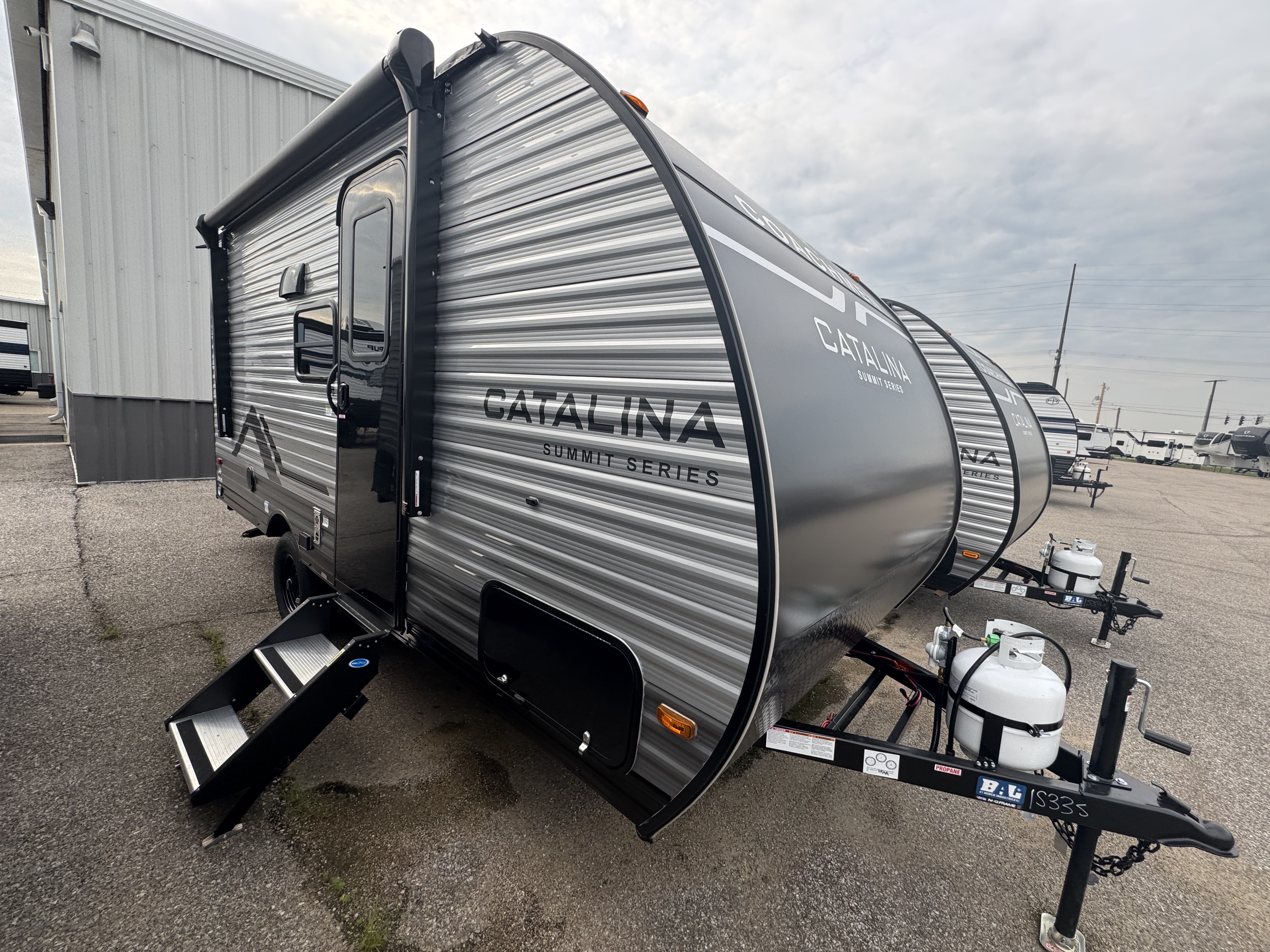 NEW 2027 Coachmen CATALINA SUMMIT 164BHX