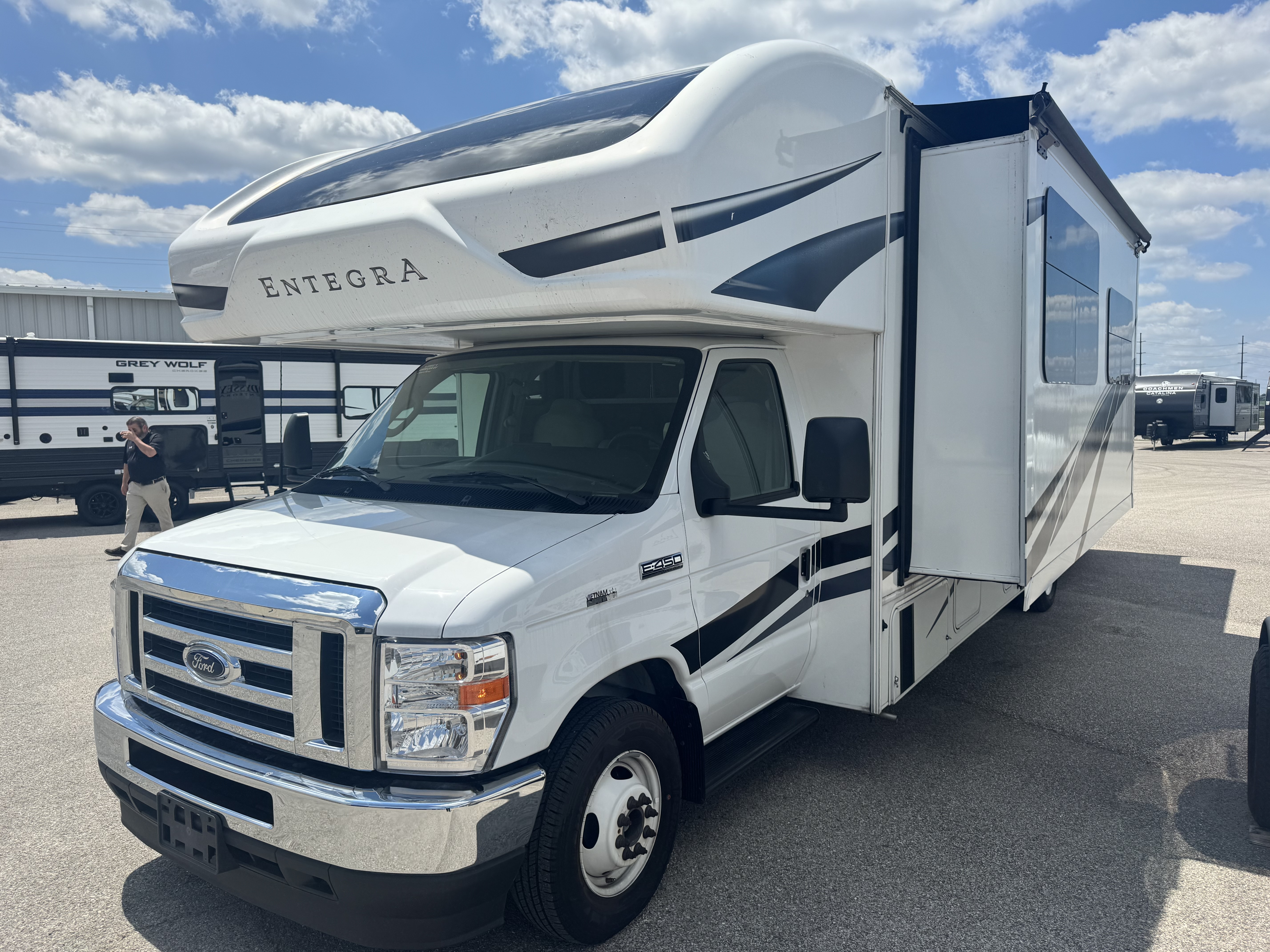 CONSIGNMENT 2024 Entegra ODYSSEY 30Z - American RV