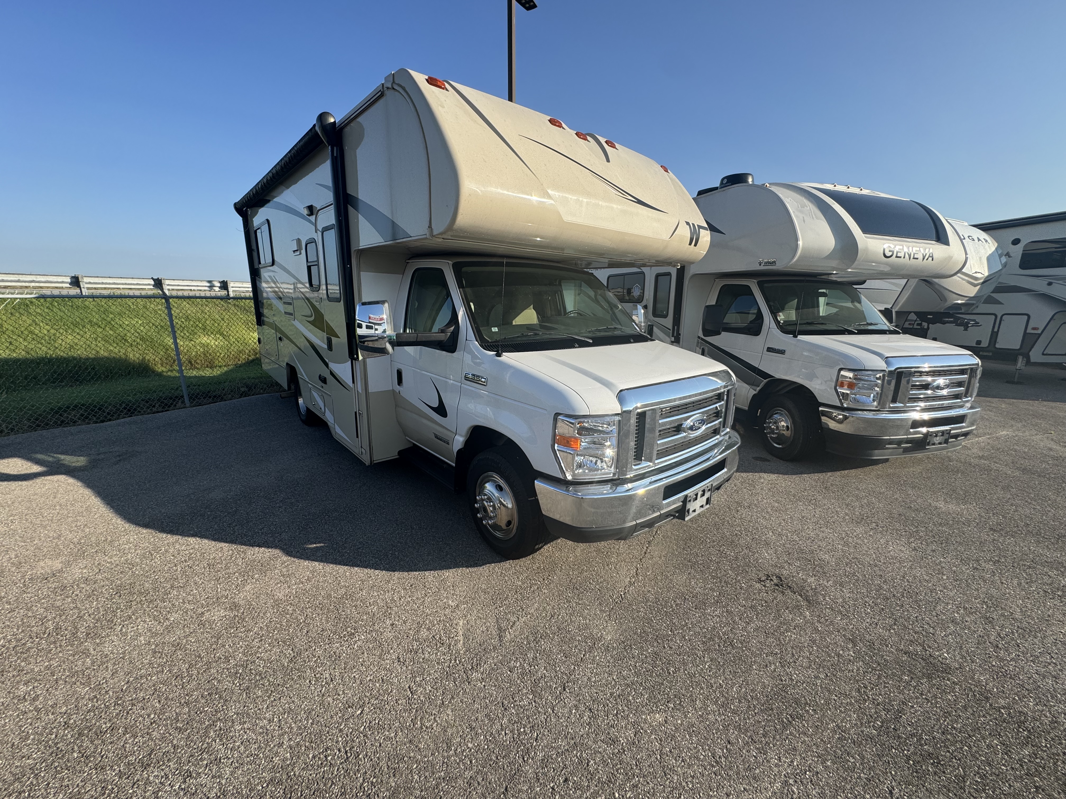 USED 2020 Winnebago MINNIE WINNIE 22R - American RV
