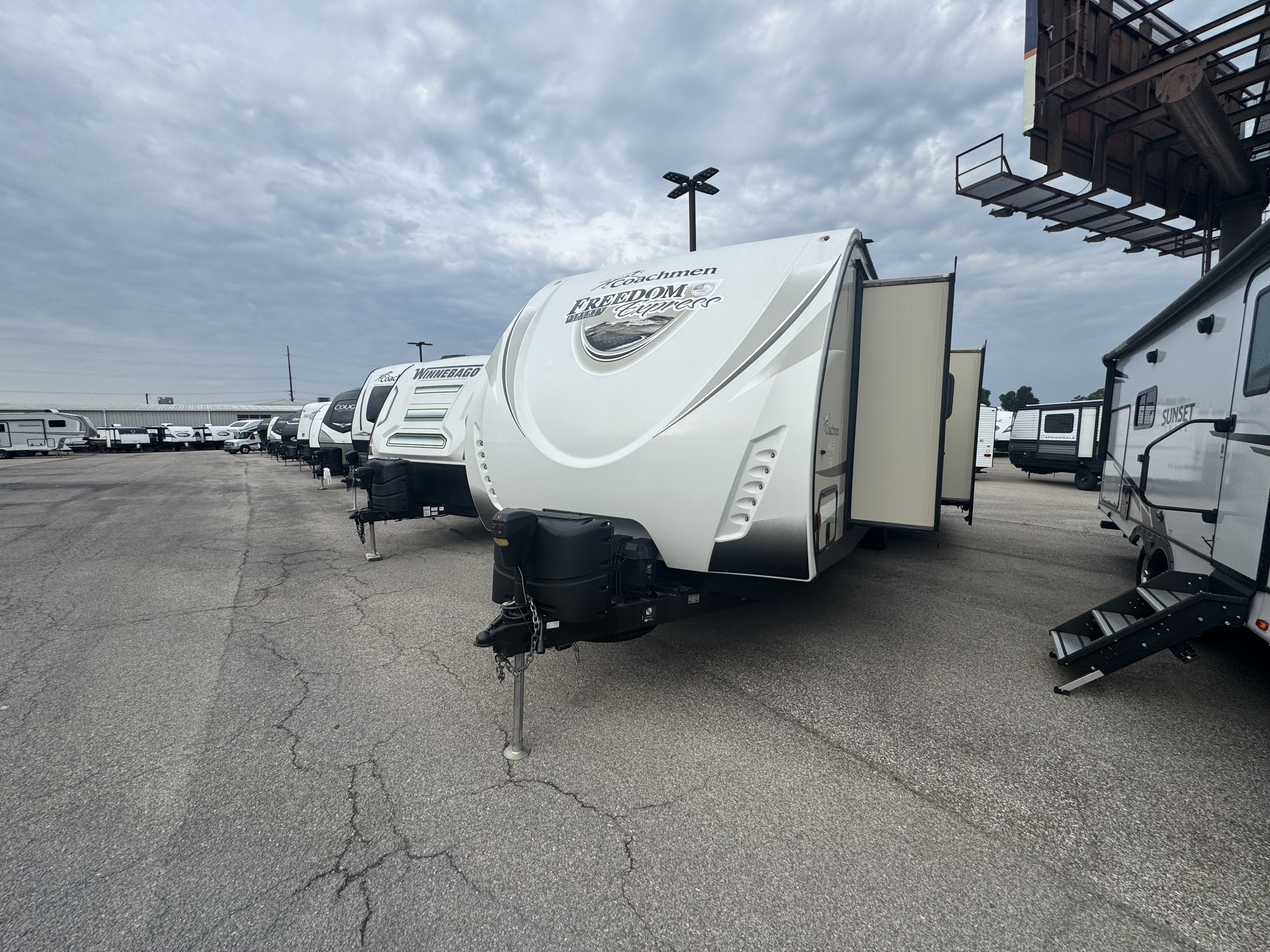 USED 2017 Coachmen FREEDOM EXPRESS 297RLDS - American RV
