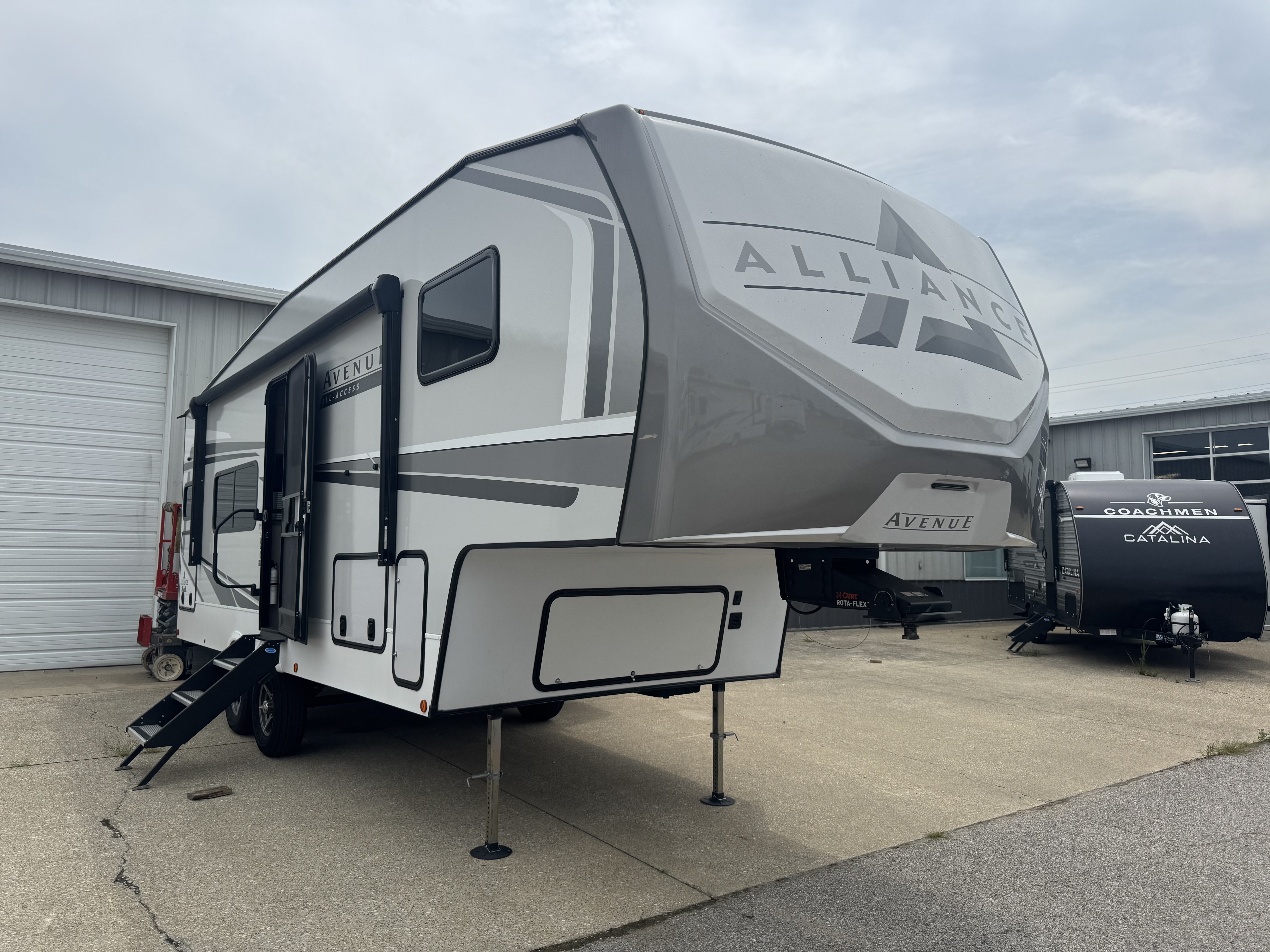 USED 2025 Alliance Rv AVENUE 23ML