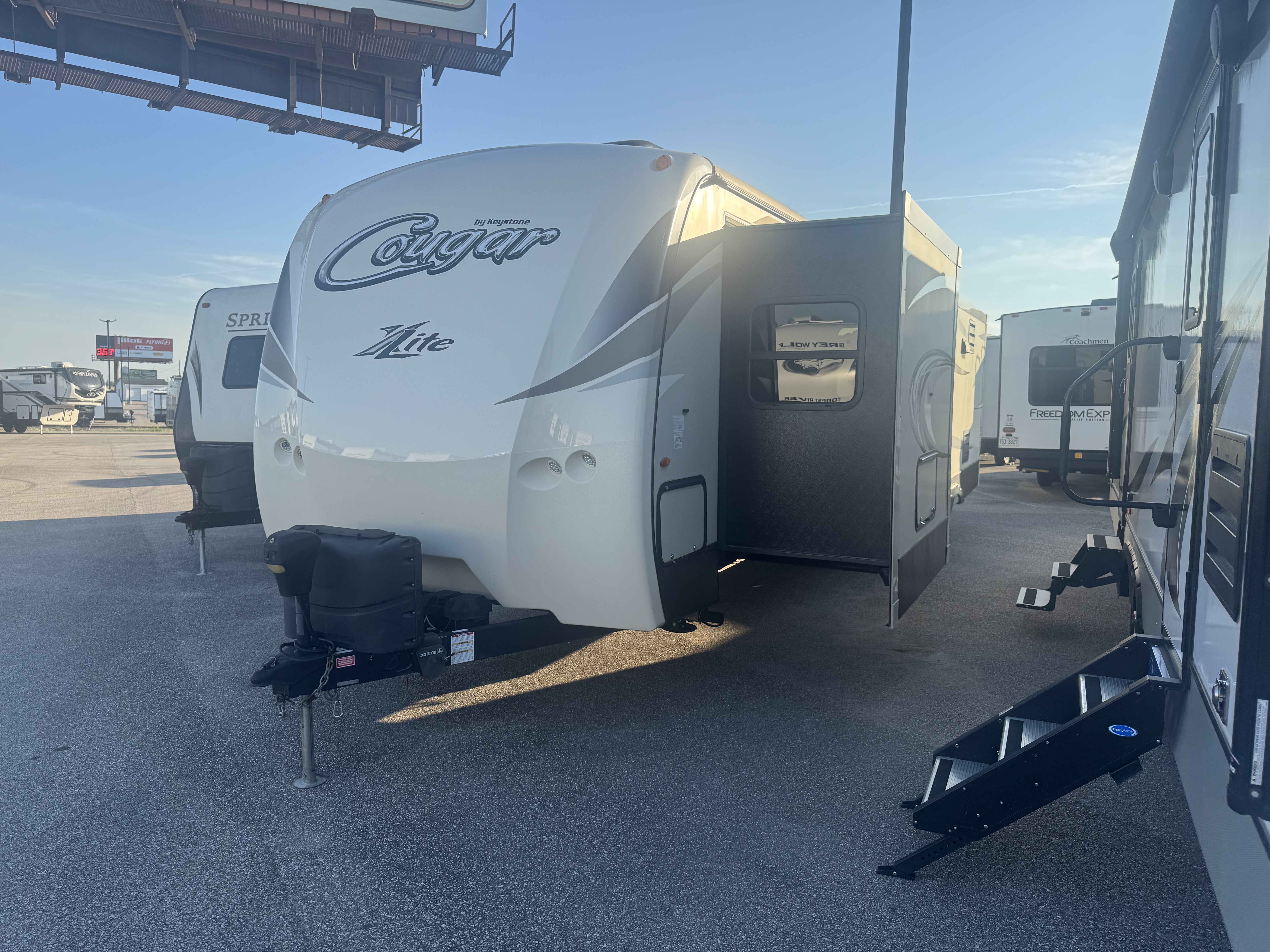 CONSIGNMENT 2017 Keystone COUGAR XLITE 30RLI - American RV