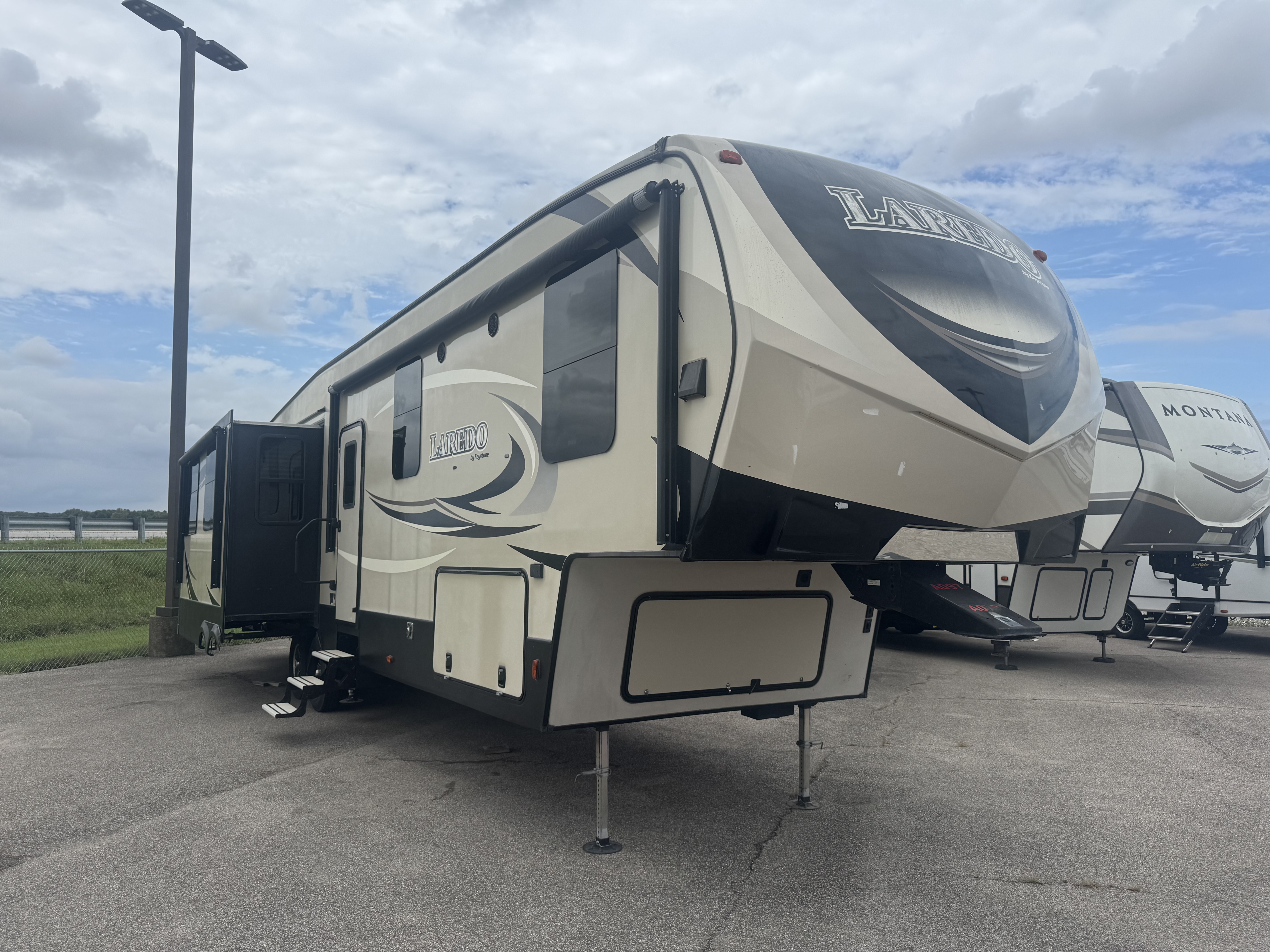 CONSIGNMENT 2018 Keystone LAREDO 358BP