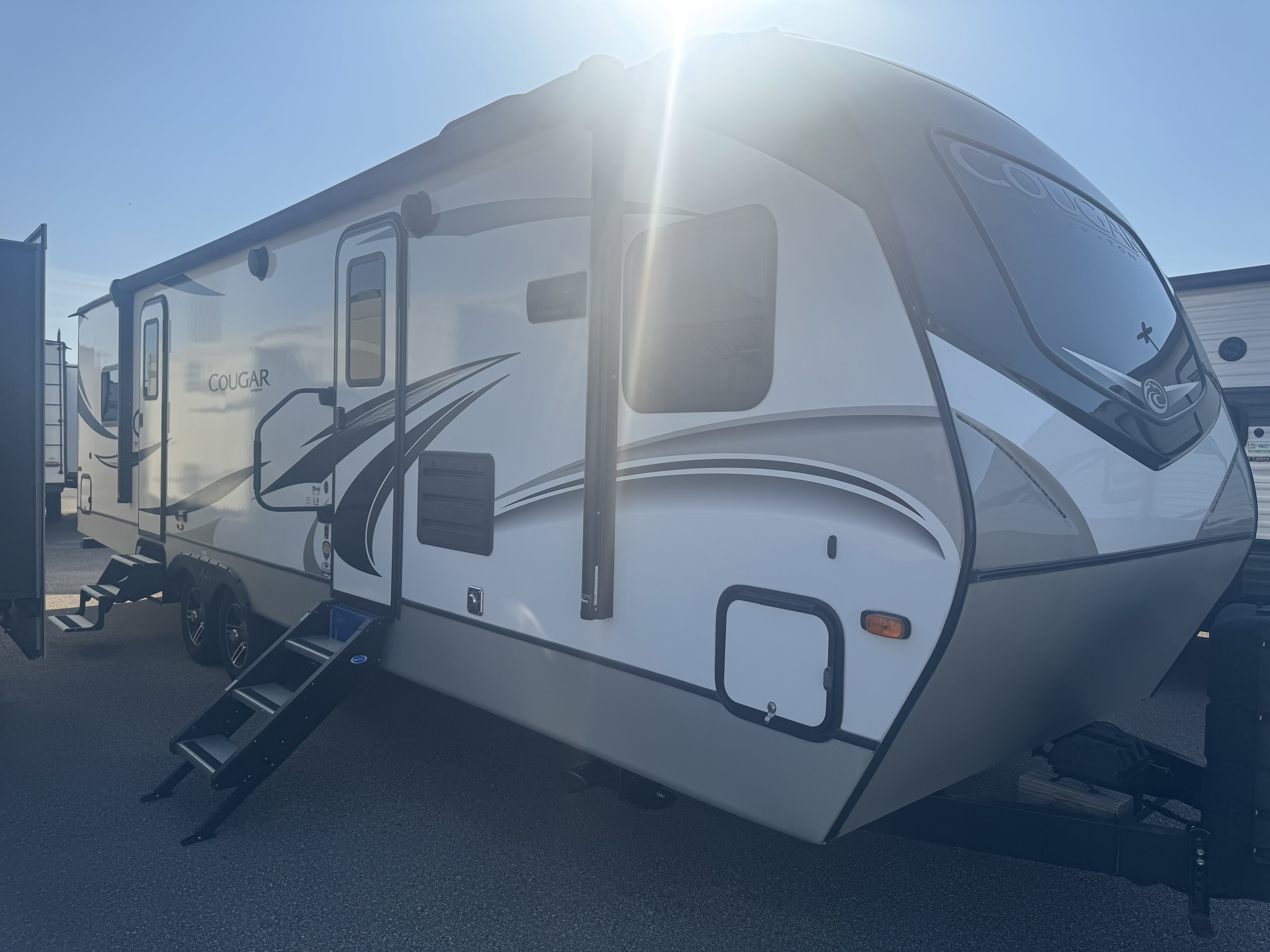 CONSIGNMENT 2021 Keystone COUGAR HALF-TON 29FKD