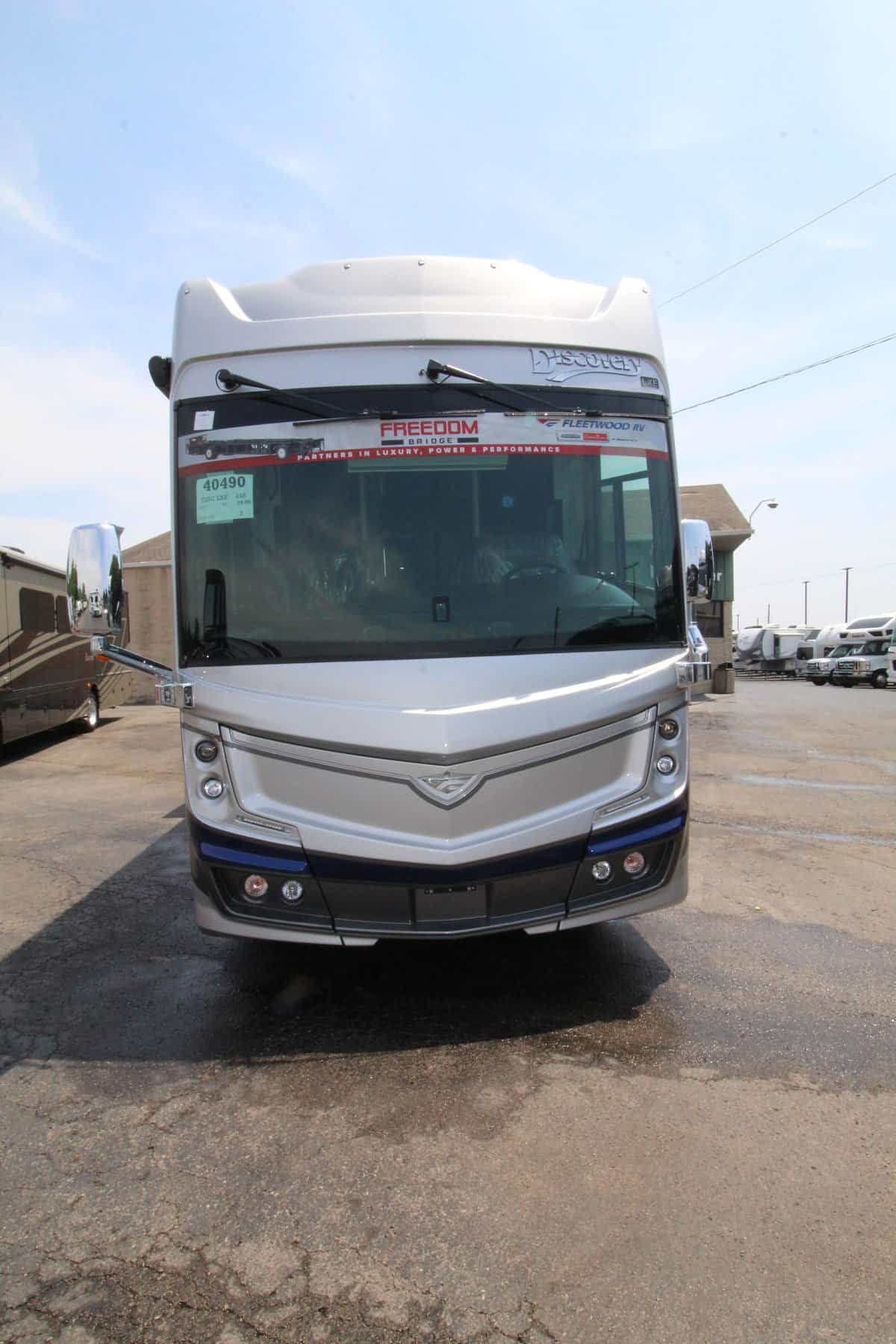 NEW 2024 Fleetwood Discovery LXE 44B Hazelwood, MO