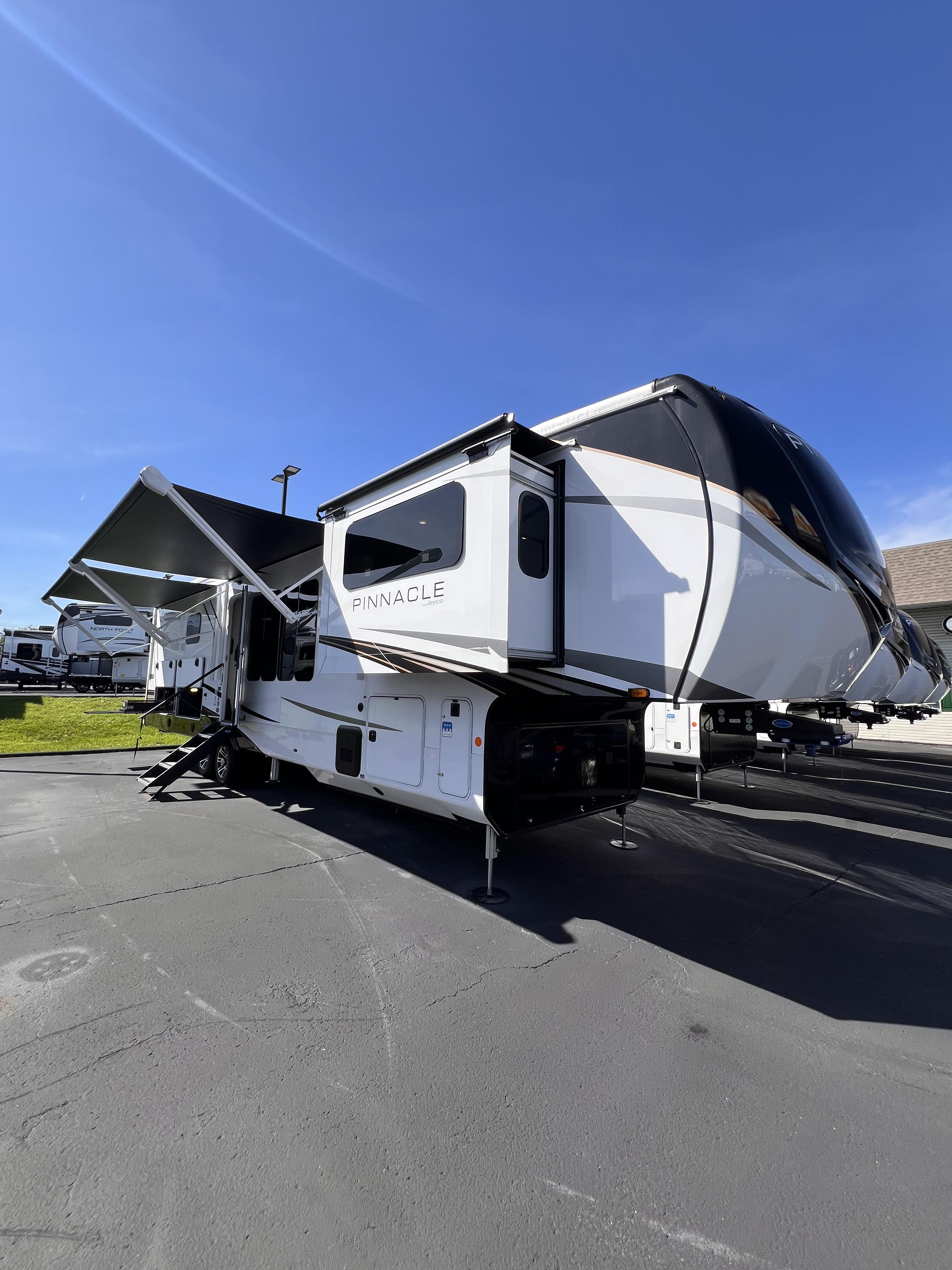 NEW 2024 Jayco PINNACLE 38FLGS Hazelwood, MO