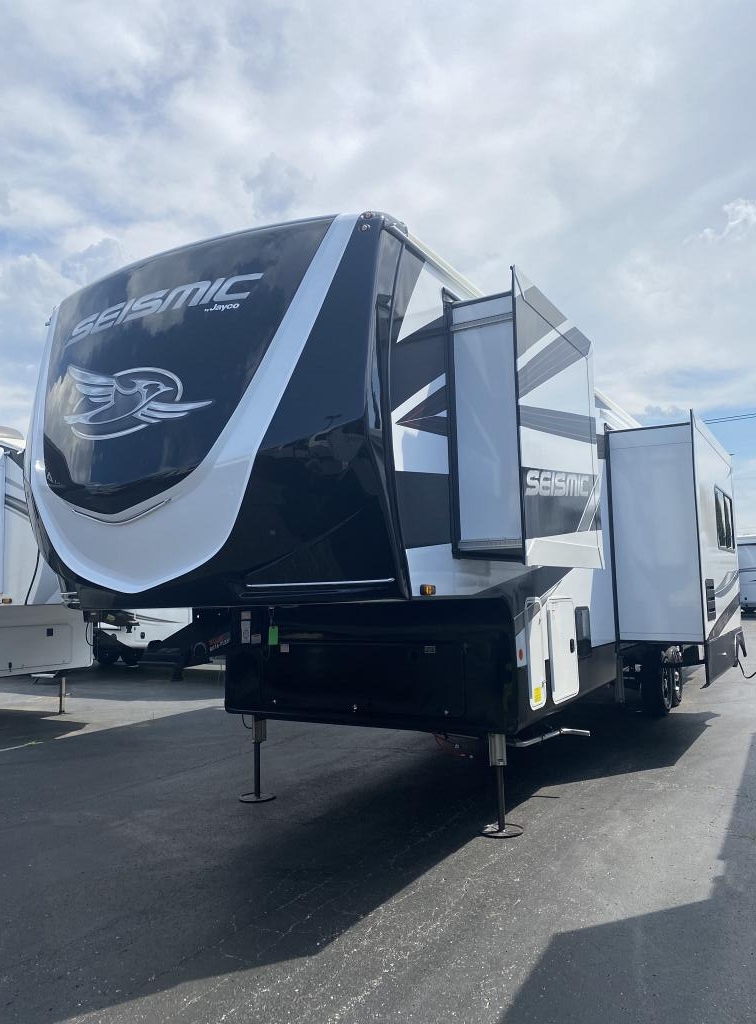 jayco talon toy hauler reviews