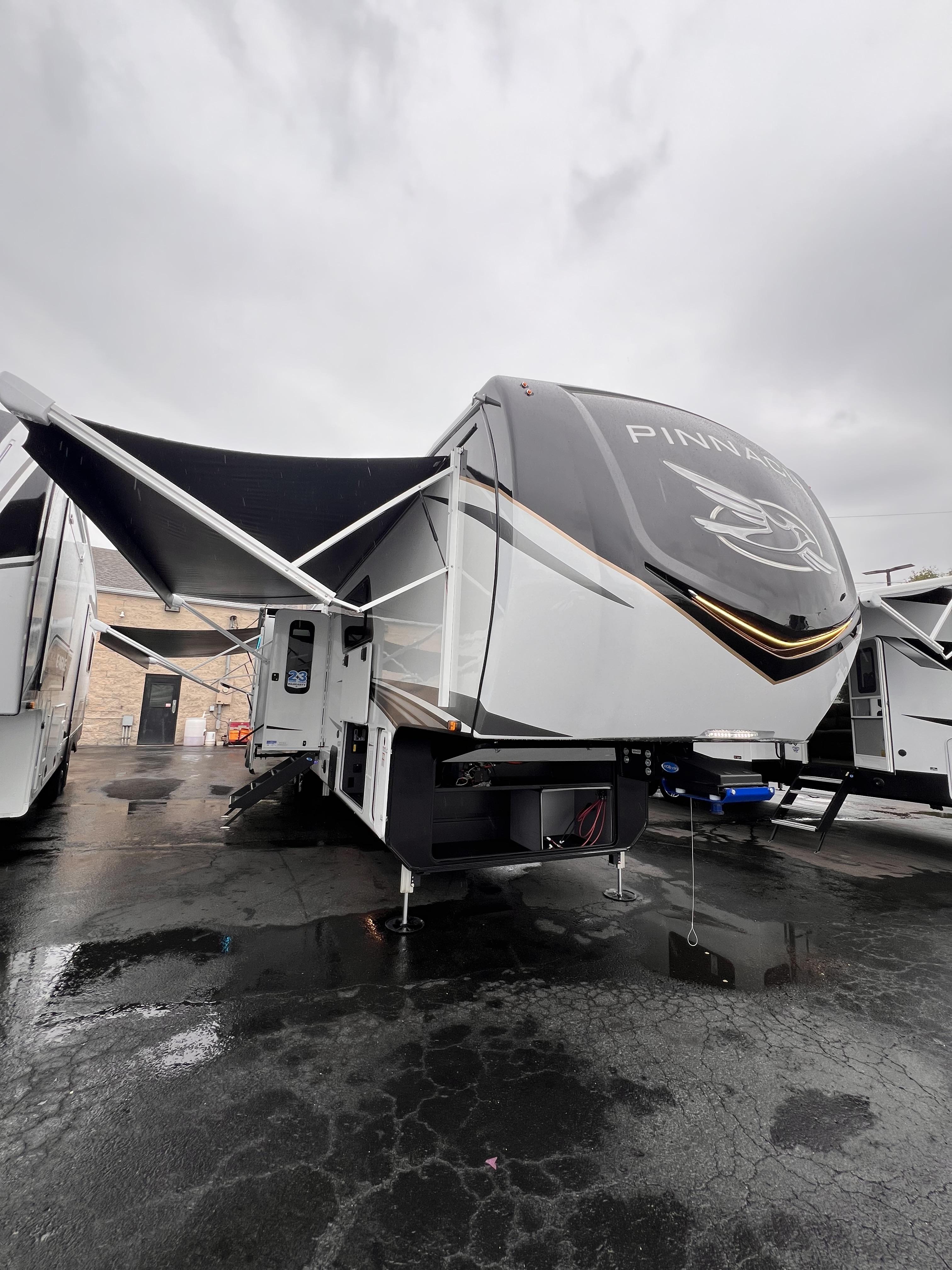 2025 Jayco PINNACLE 38FBRK Hazelwood, MO