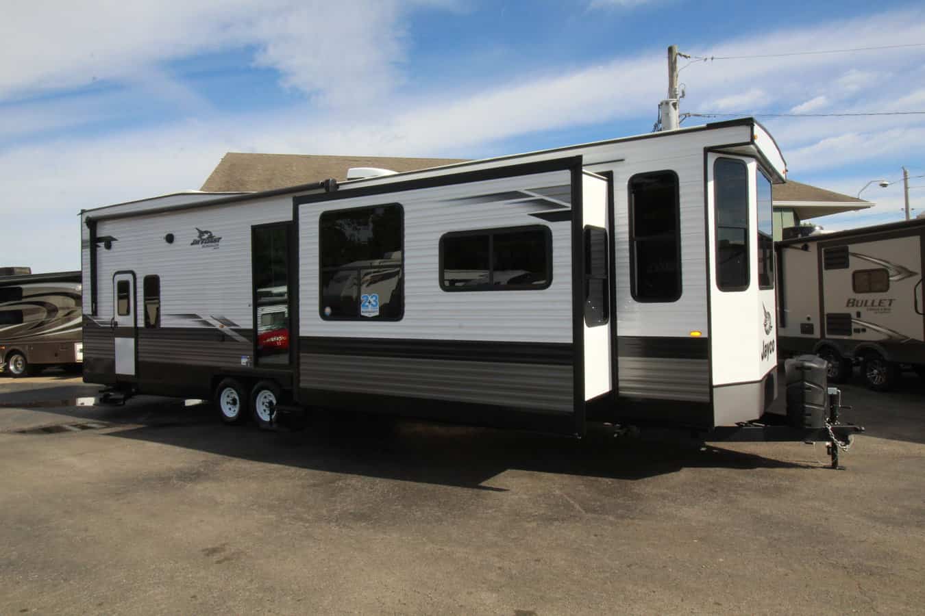 NEW 2023 Jayco Jay Flight Bungalow 40LOFT Hazelwood, MO