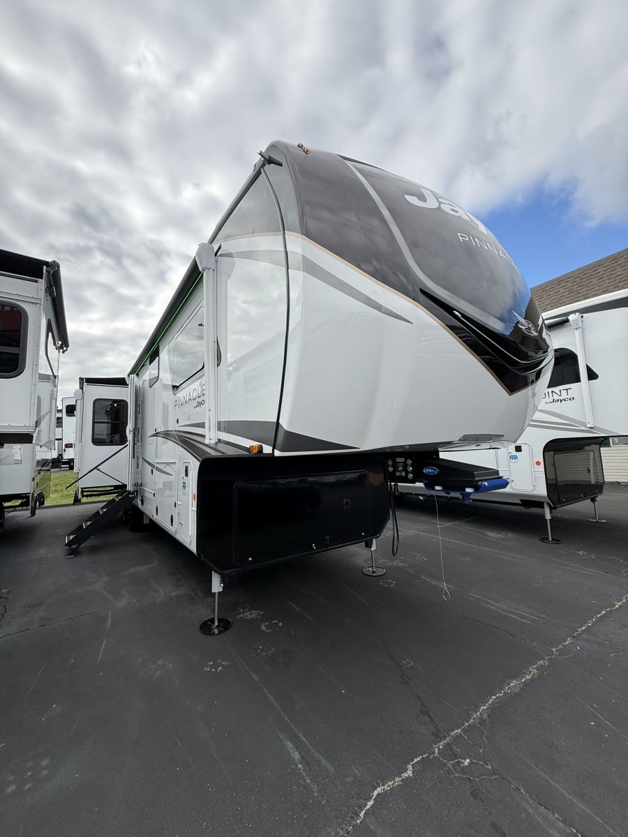 2026 Jayco PINNACLE 38KPTS - Apache Village RV Center