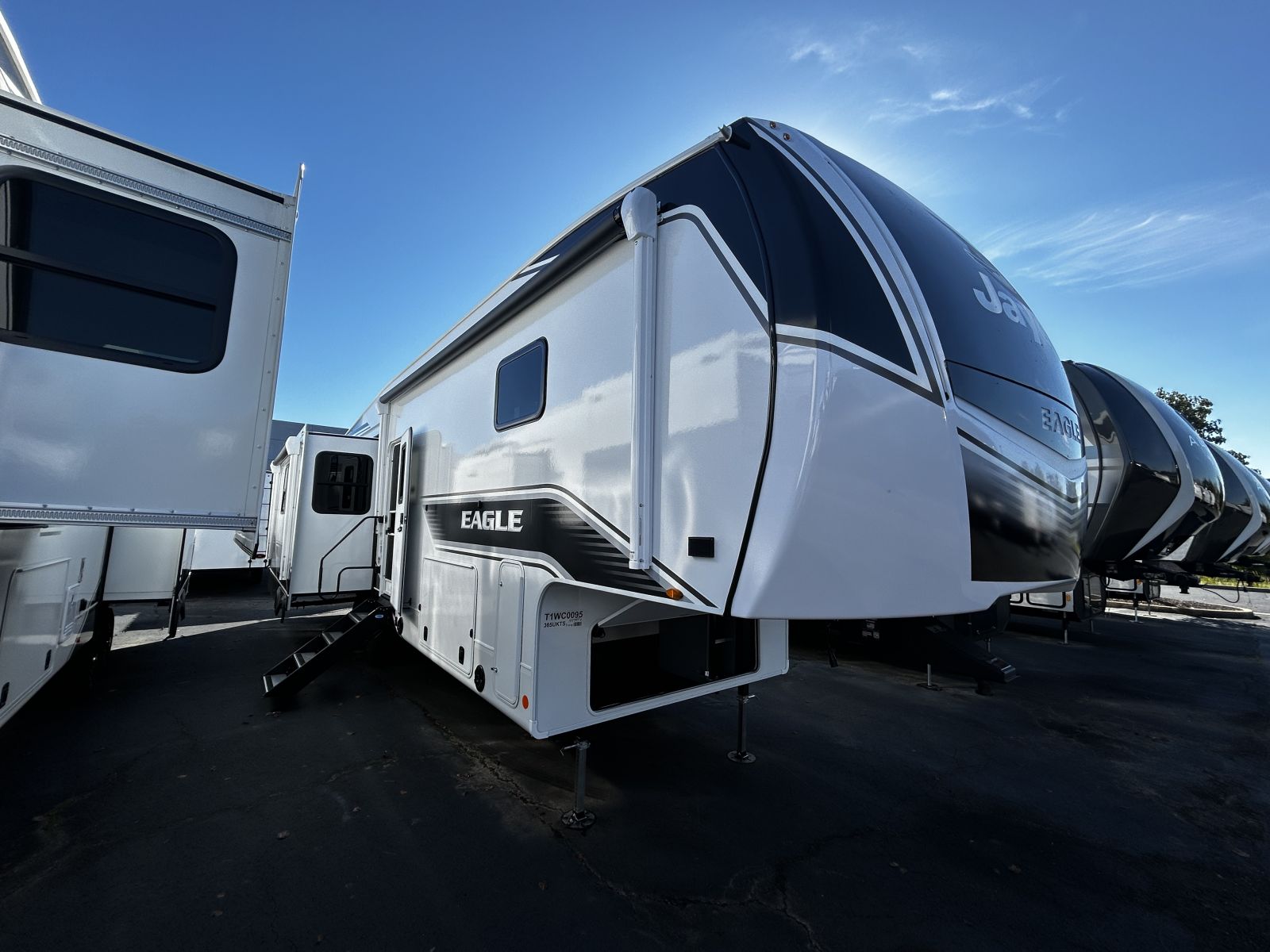 2026 Jayco Eagle 365UKTS - Apache Village RV Center