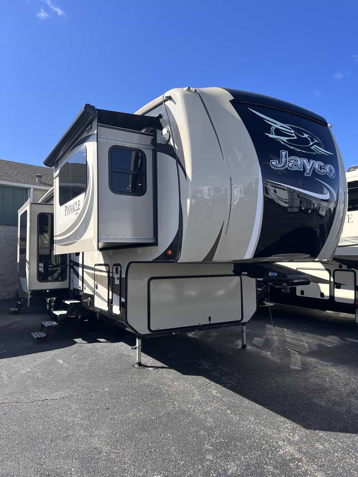 SOLD USED 2016 Jayco PINNACLE 38FLSA Hazelwood, MO