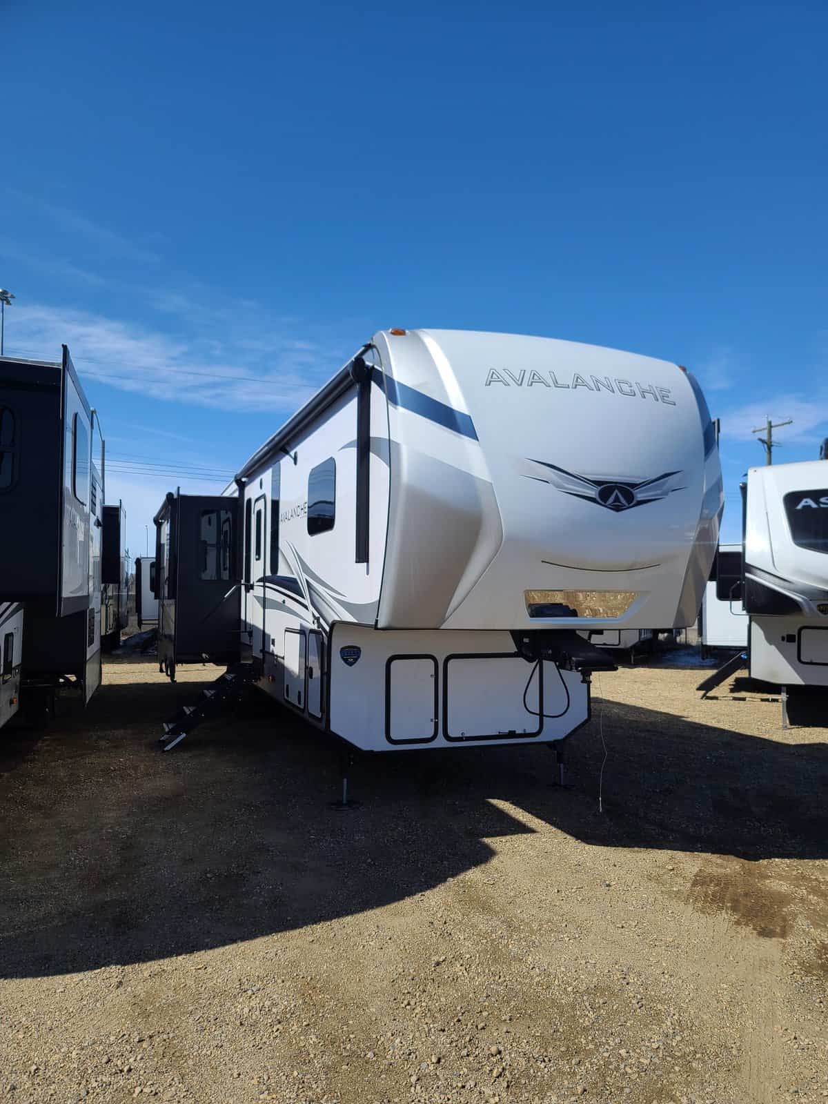 NEW 2023 Keystone AVALANCHE 338 GK