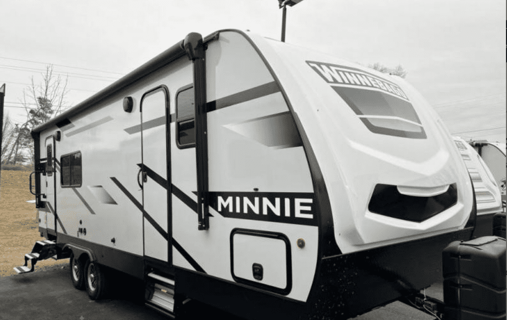 NEW 2023 Winnebago MINNIE 2529 RG