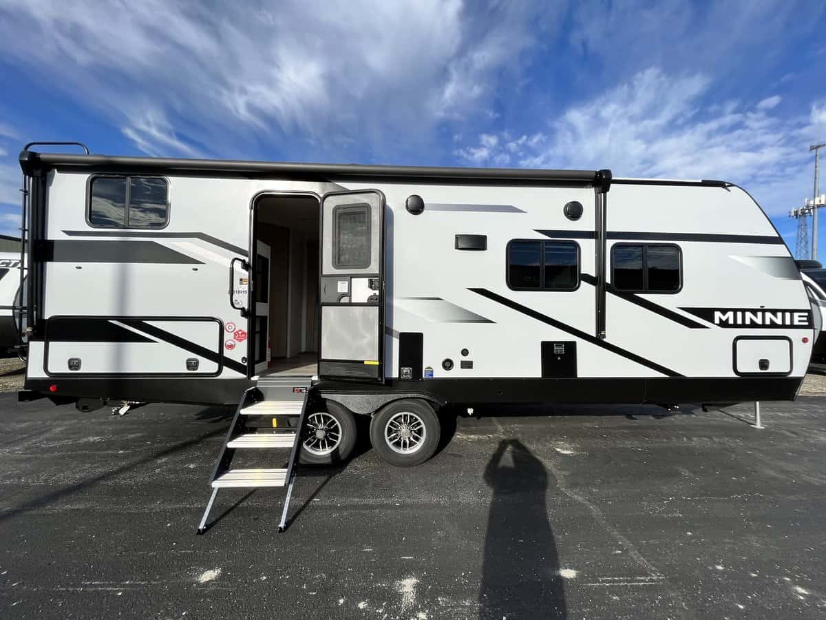 NEW 2023 Winnebago MINNIE 2301 BHS