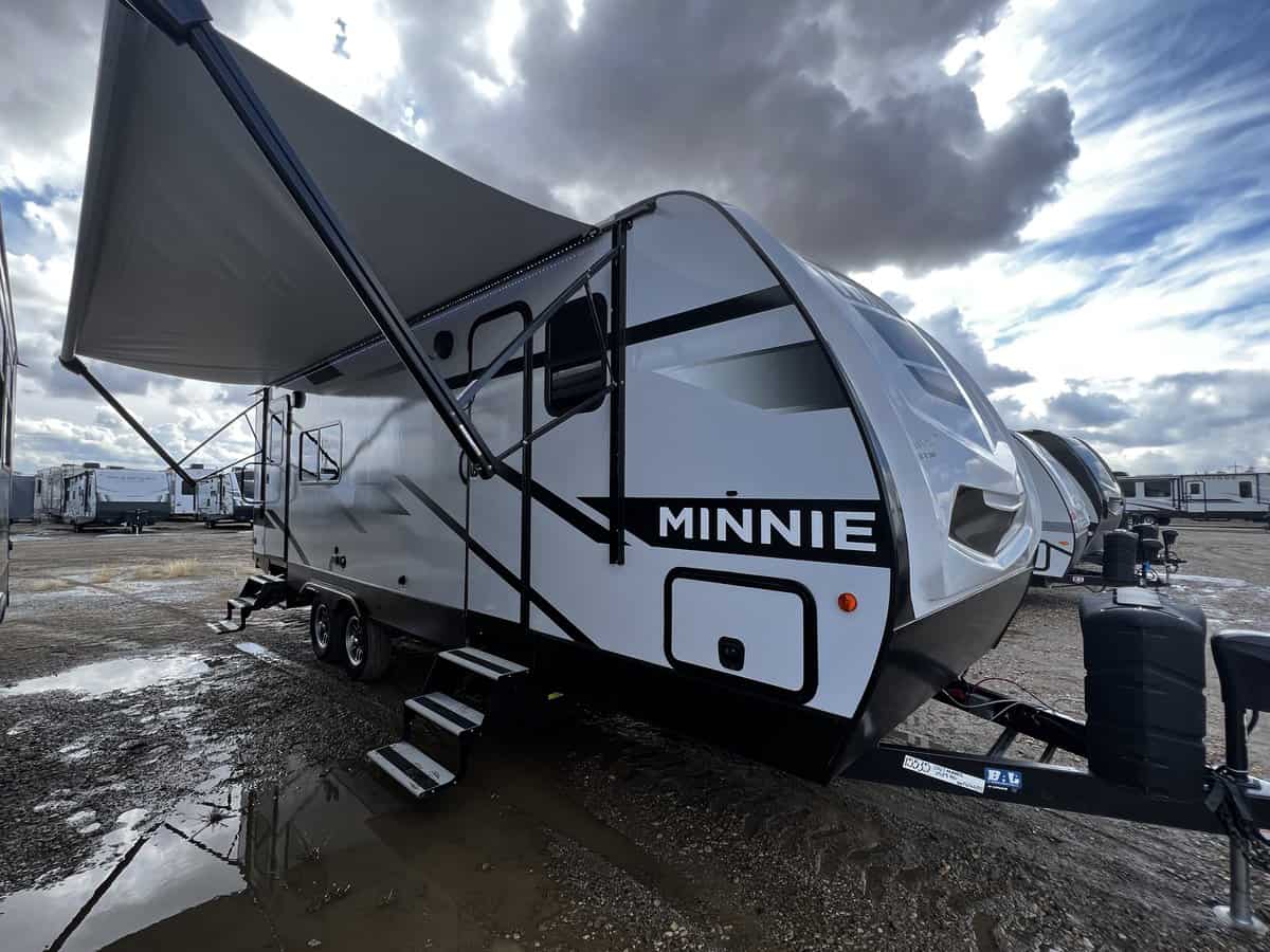 NEW 2023 Winnebago MINNIE 2529 RG