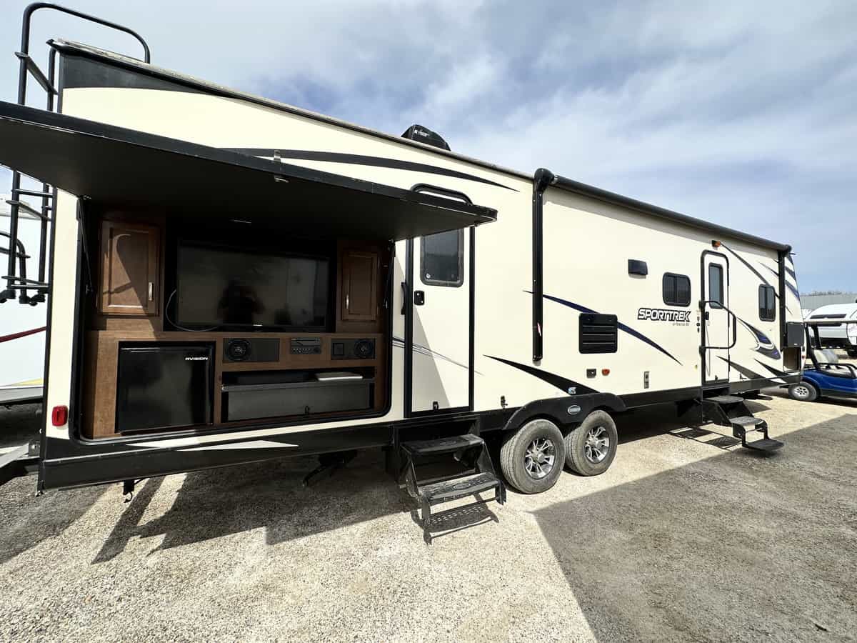 USED 2018 Venture SPORTTREK 322VBH