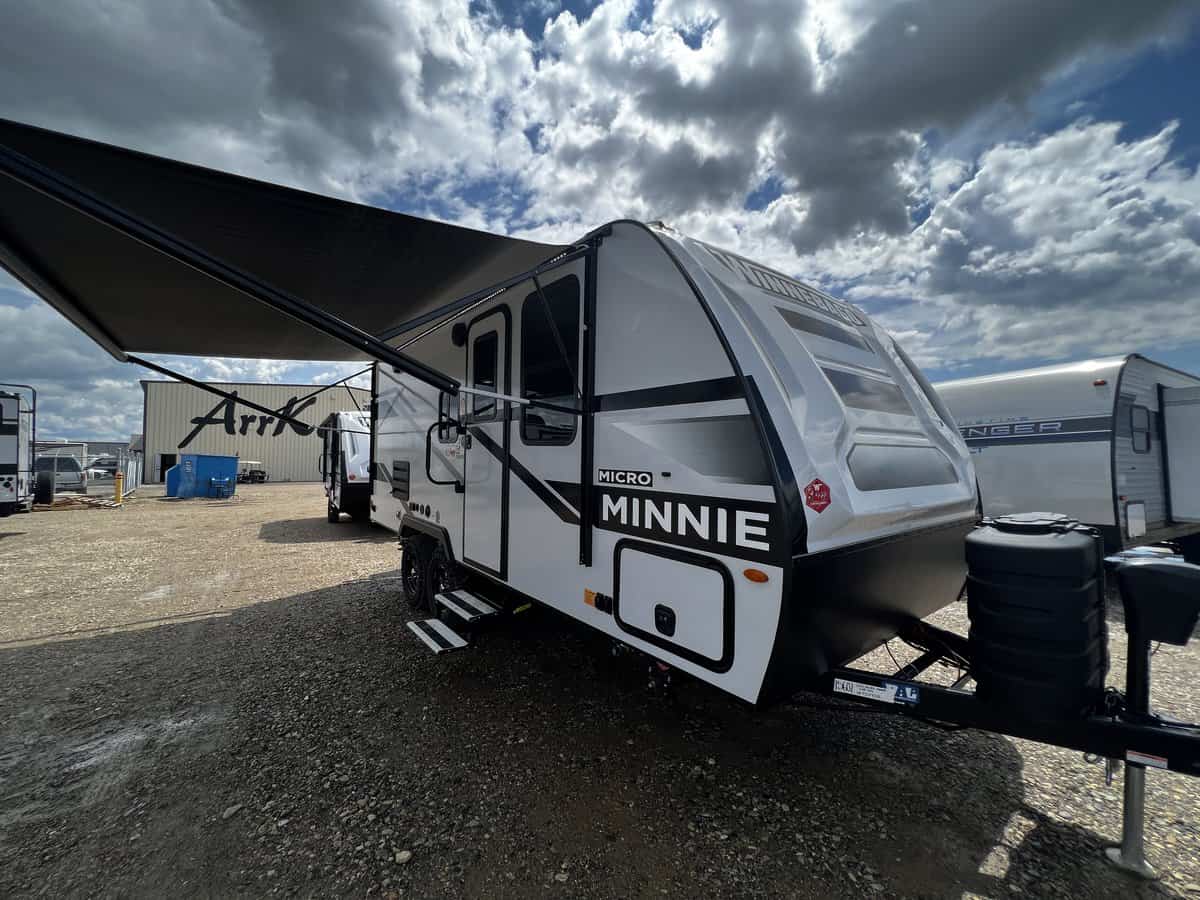 NEW 2023 Winnebago MICRO MINNIE 2108 FBS