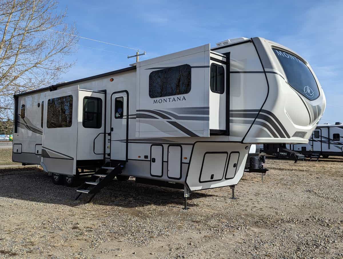 NEW 2023 Keystone MONTANA 3761 FL